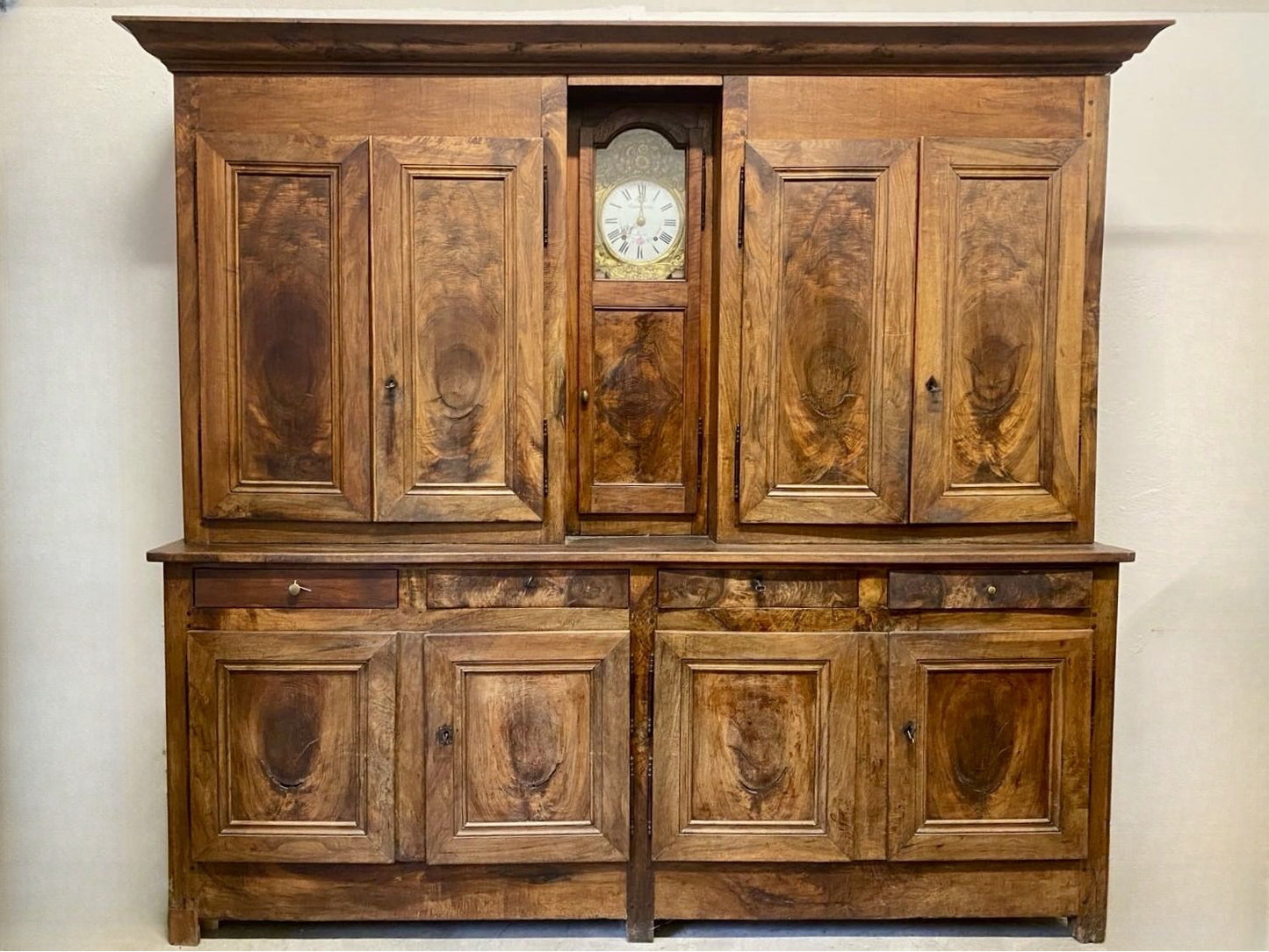 Credenza libreria con alzata noce . Fine XVIII secolo