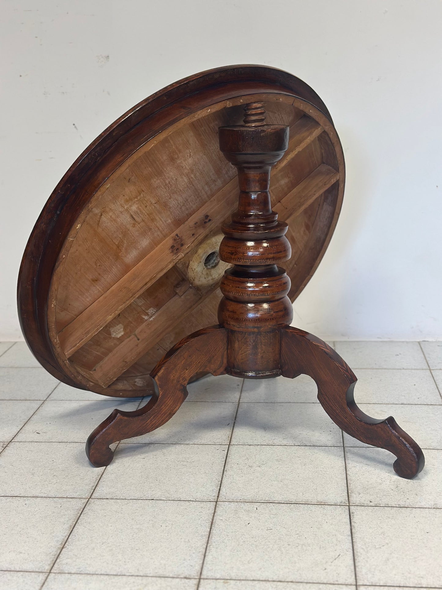 Tavolino-Rolo -intarsiato rotondo seconda metà 1800