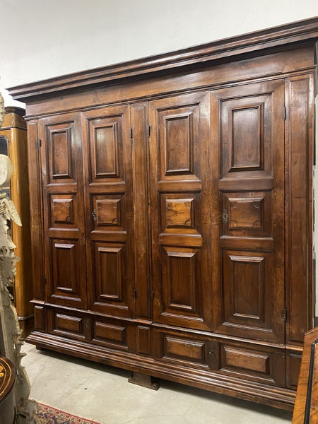 Armadio quattro porte Luigi XIV . Modena pieno 600