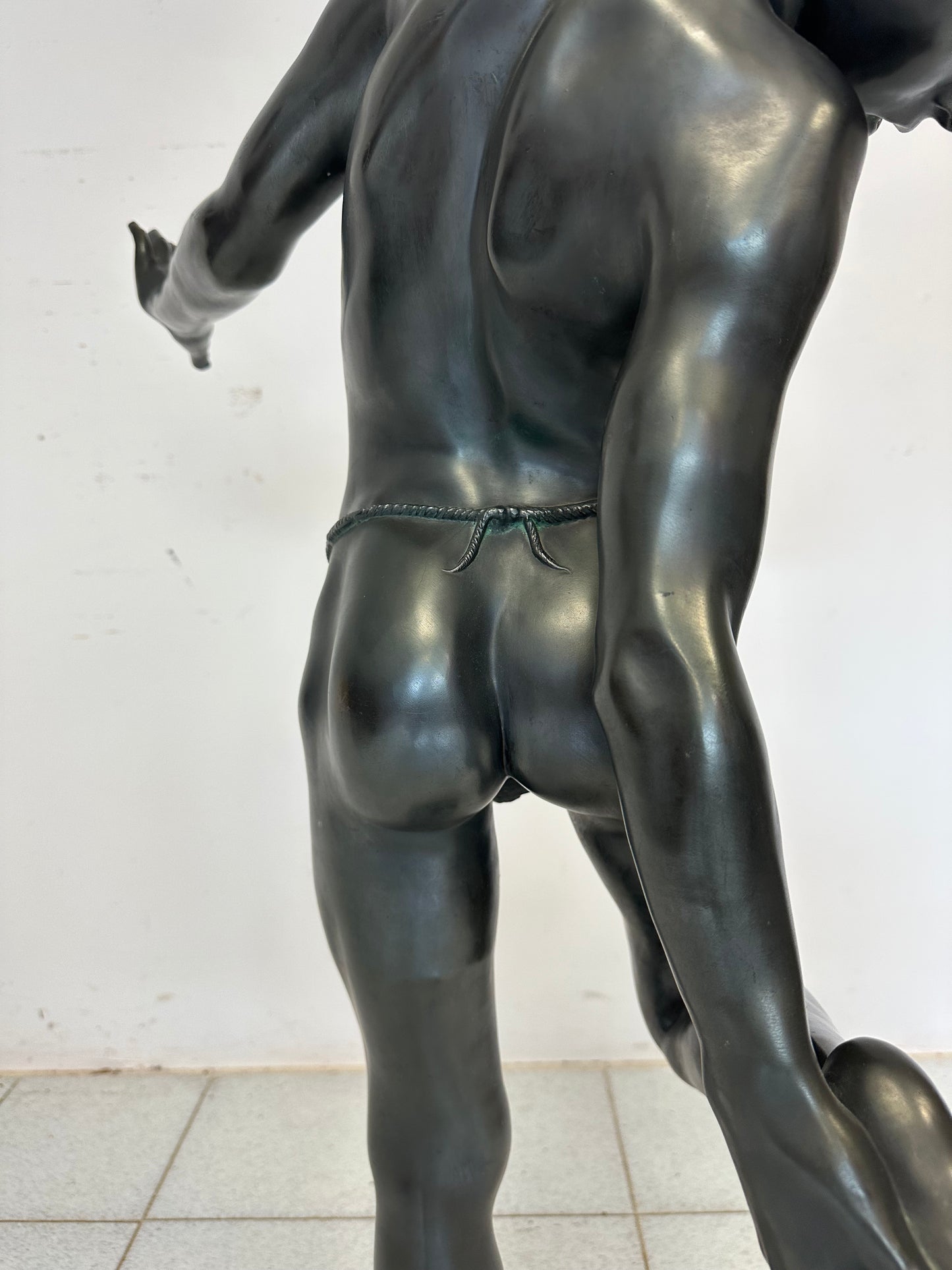 Fanciullo morso da un granchio . Bronzo. Altezza 103 cm