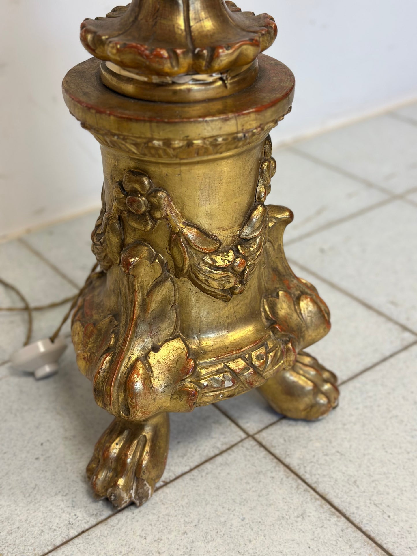 Coppia di candelieri lignei in foglia oro . Primo impero inizio 800. 170 cm