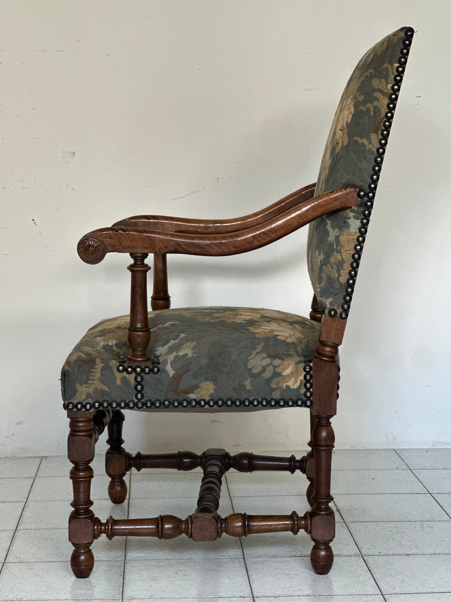 Trono in noce Luigi XV. Lombardia 700