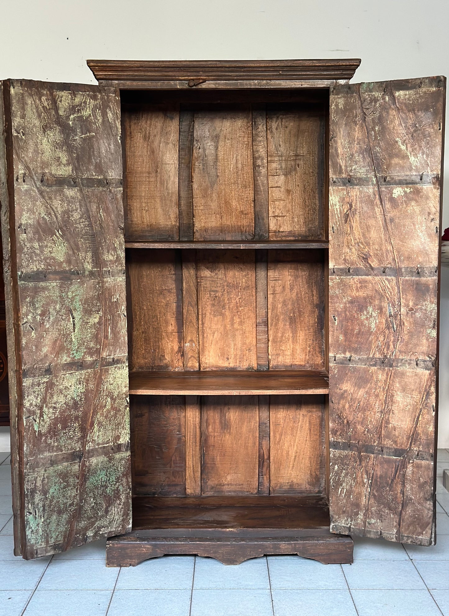 Armadio due ante in legno di teak manifattura orientale fine 700