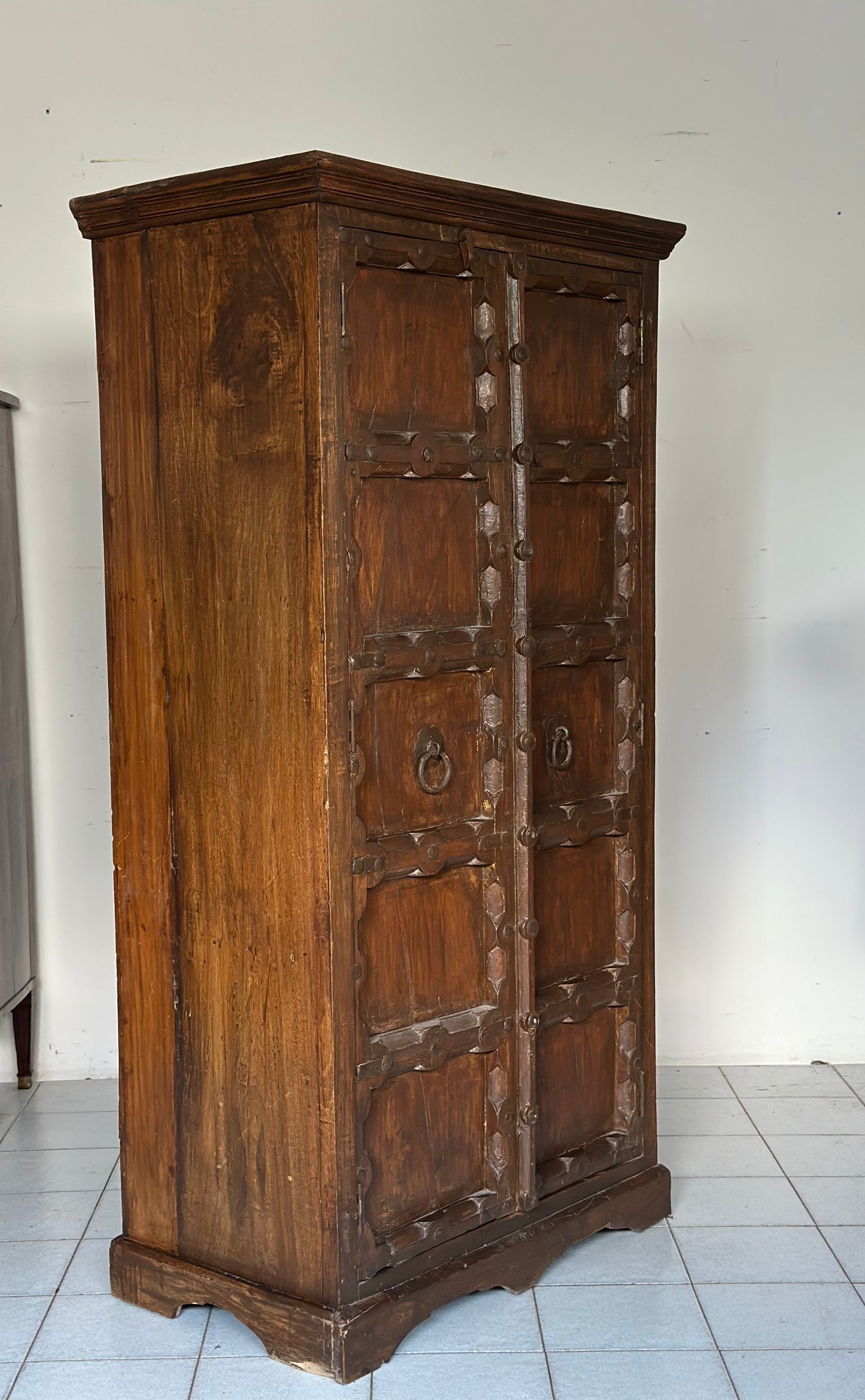 Armadio due ante in legno di teak manifattura orientale fine 700