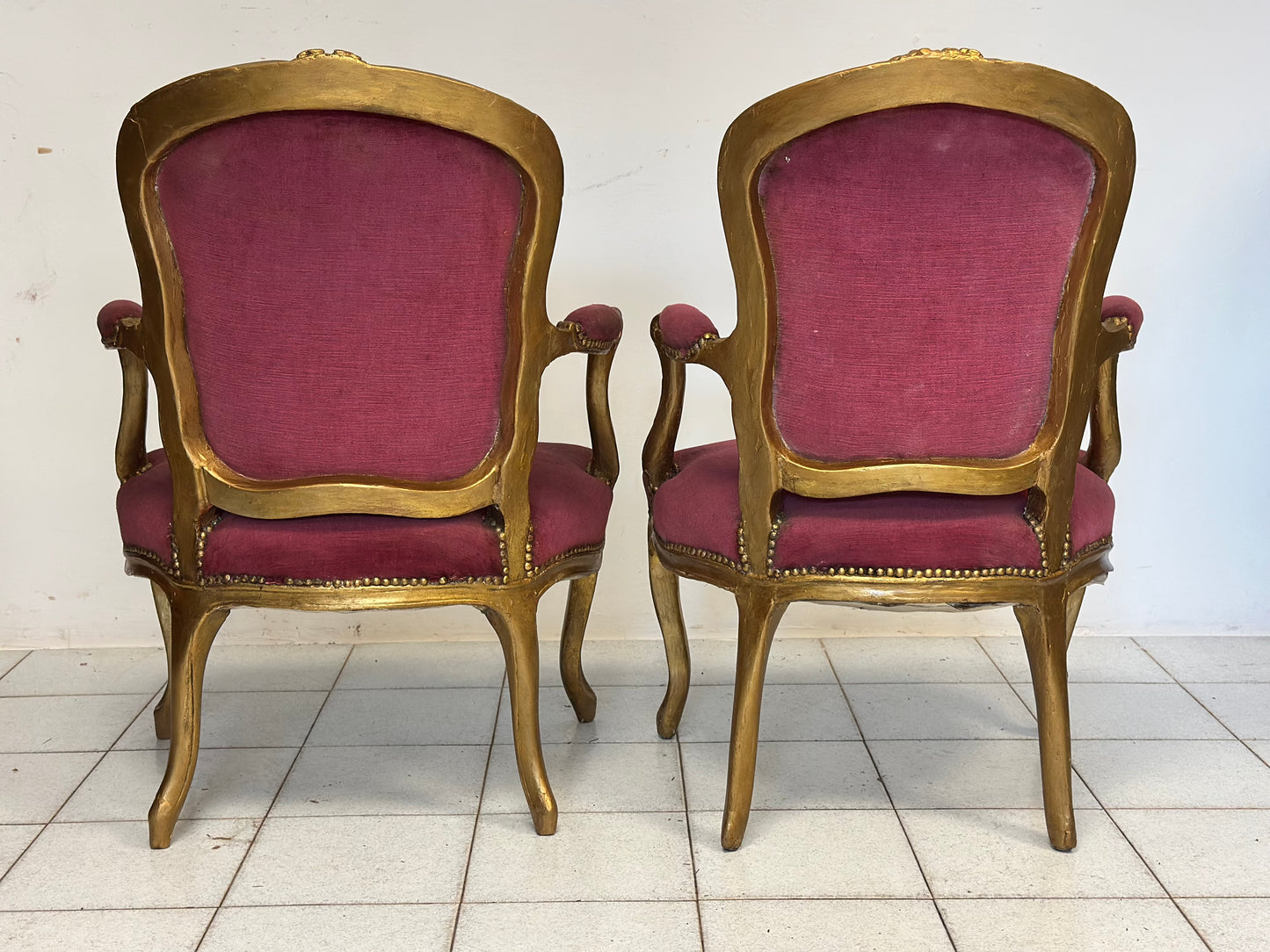 Coppia di poltrone in legno intagliato e dorato. Lombardia XIX secolo