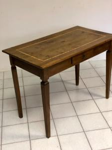Louis XVI walnut table. Modena late 18th century