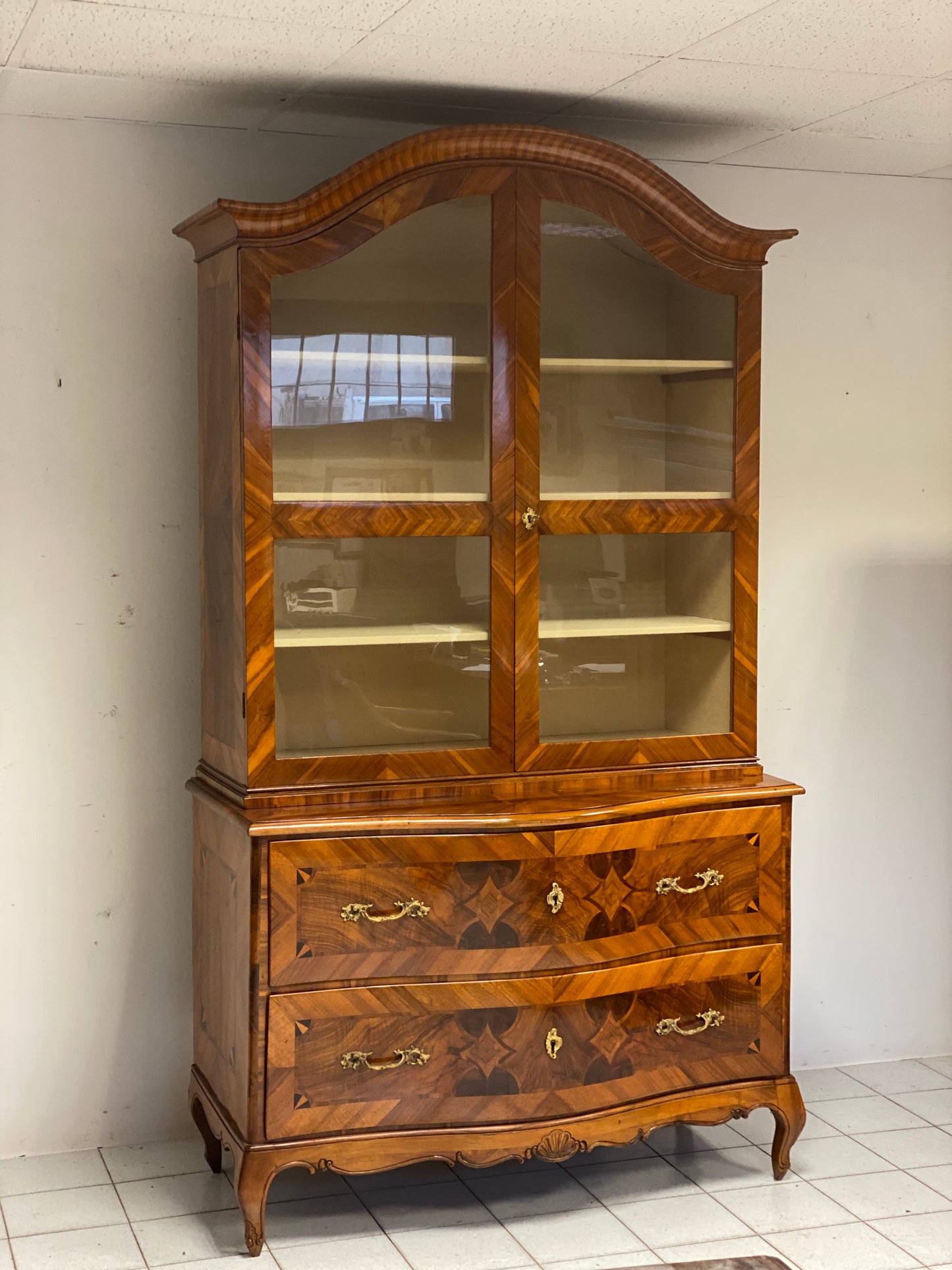 Louis XV shaped chest of drawers with riser. Emilia 700