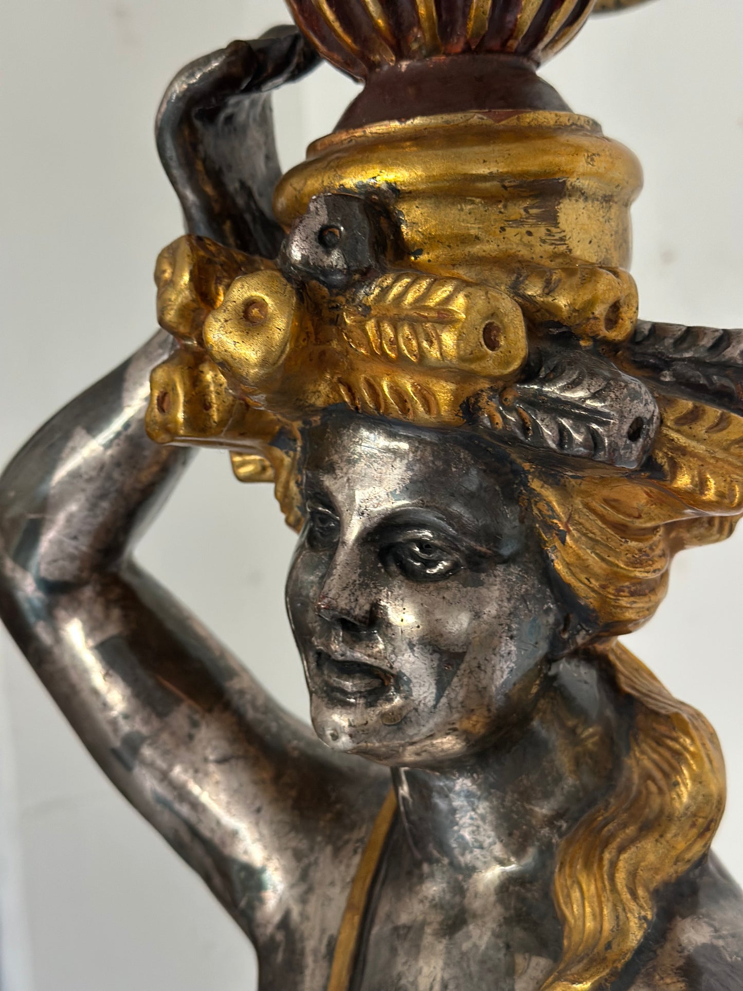 Lampada da terra. Moro di Venezia legno scolpito laccato dorato XX secolo