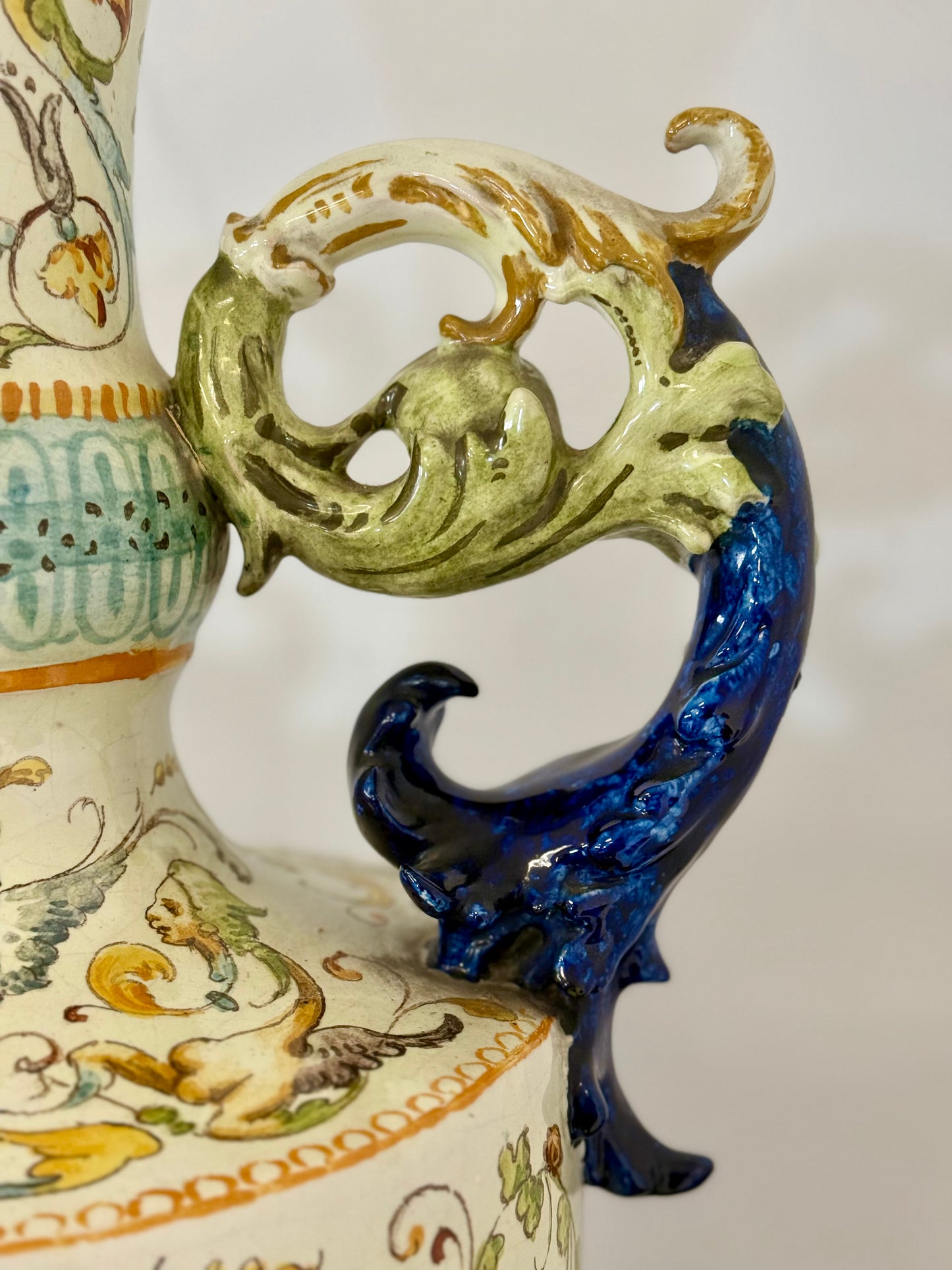 Vaso in maiolica policroma . Giovanni Mollica Napoli XIX secolo. Altezza 78 cm
