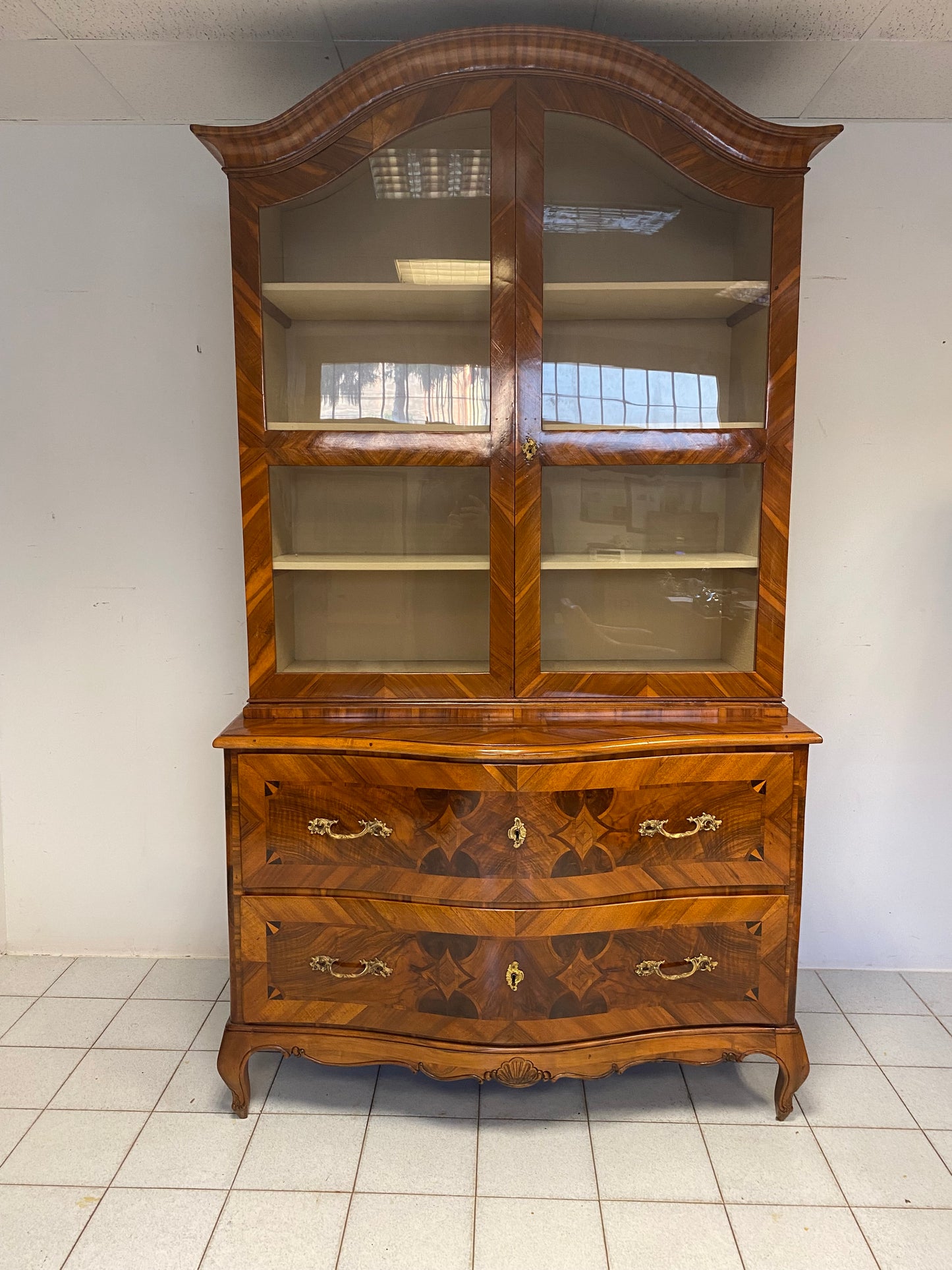 Louis XV shaped chest of drawers with riser. Emilia 700