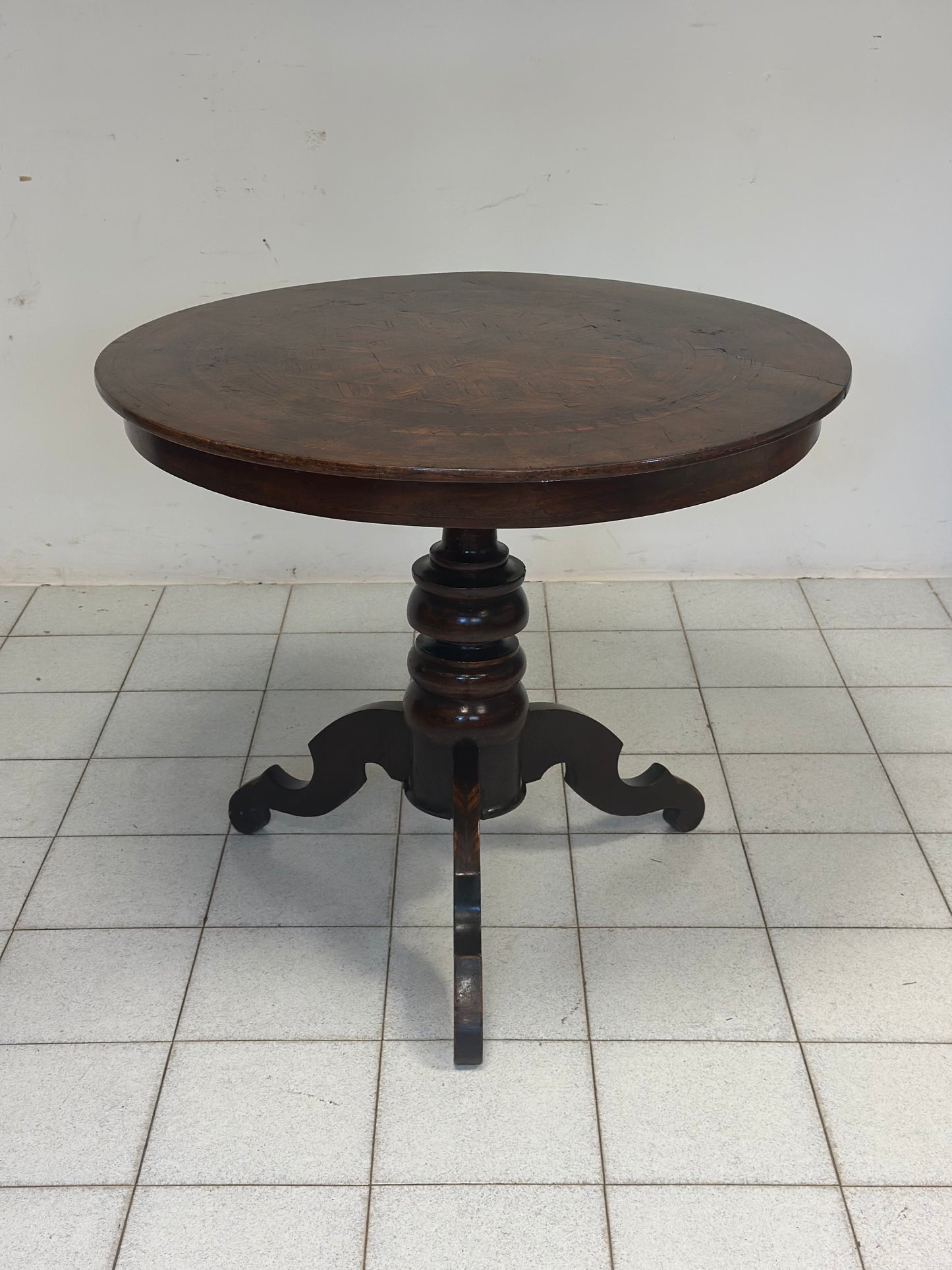 Tavolino-Rolino intarsiato rotondo seconda metà 1800