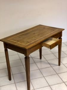 Louis XVI walnut table. Modena late 18th century
