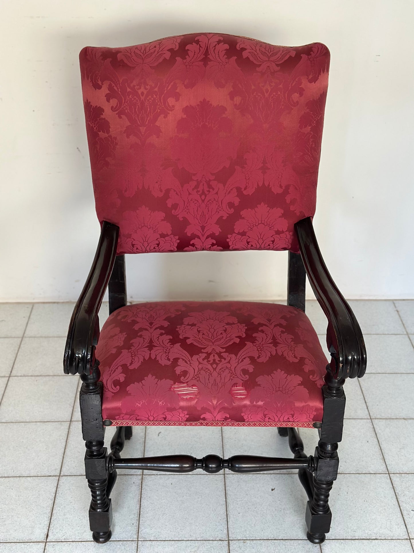 Trono seggiolone in noce . Bologna XVIII secolo