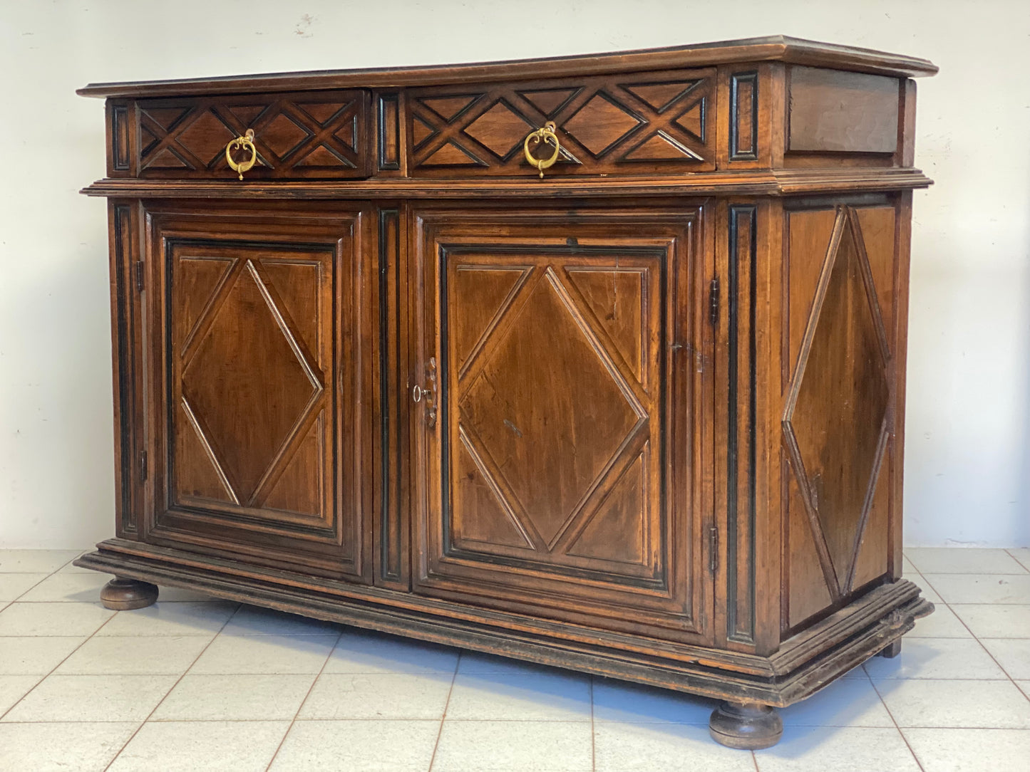 Credenza in noce Luigi XIV Lombardia Piemonte XVII secolo