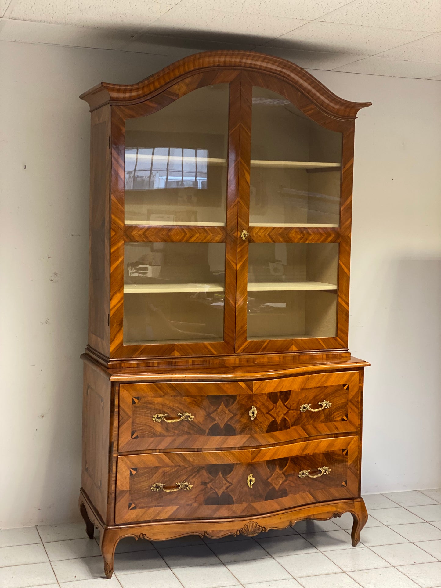 Louis XV shaped chest of drawers with riser. Emilia 700