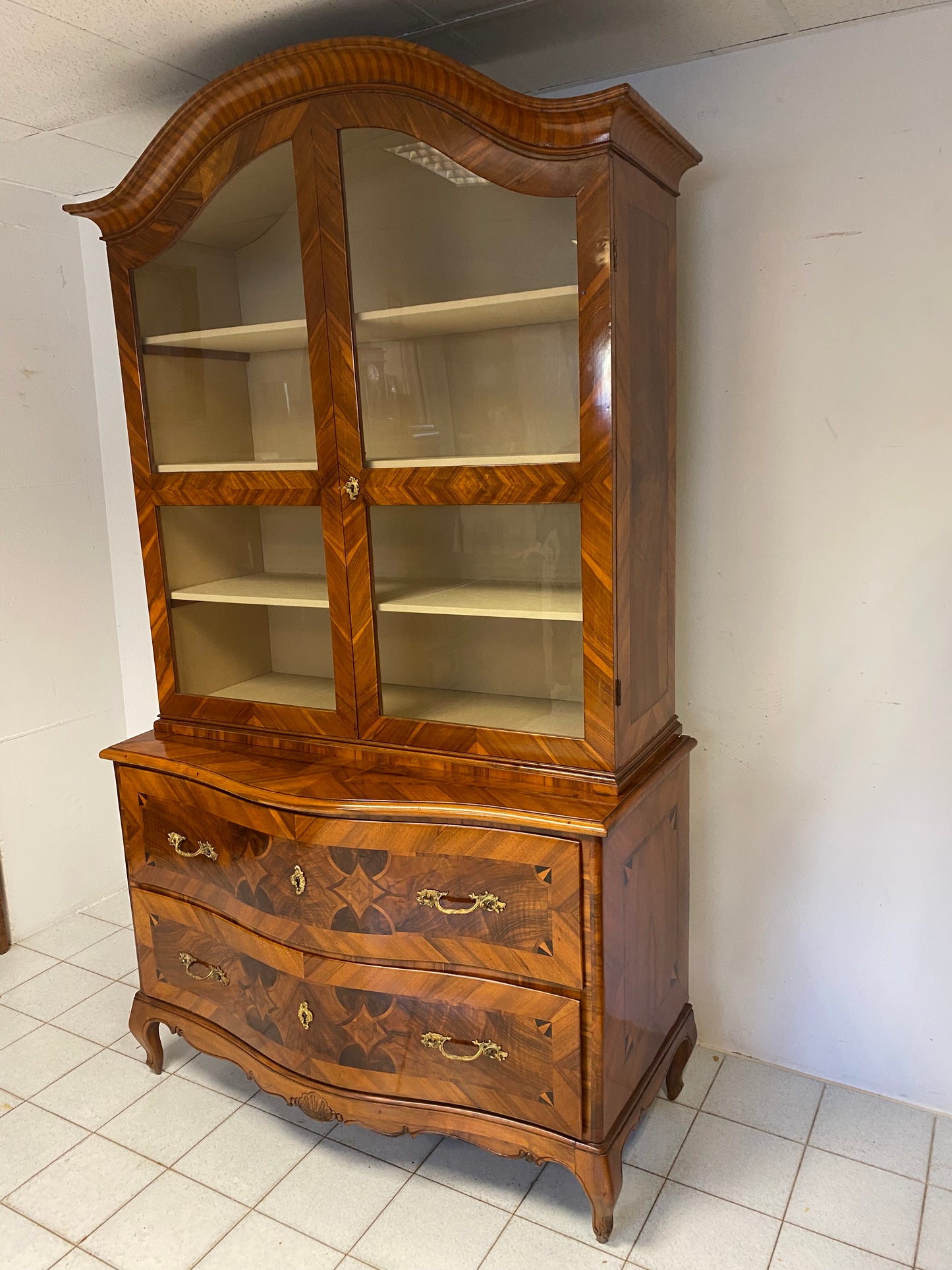 Louis XV shaped chest of drawers with riser. Emilia 700