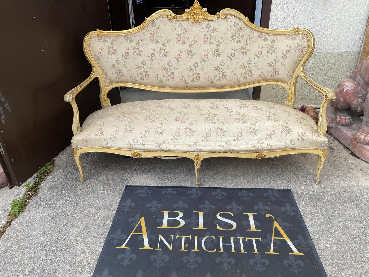 Divano lombardo laccato dorato . milano XIX secolo