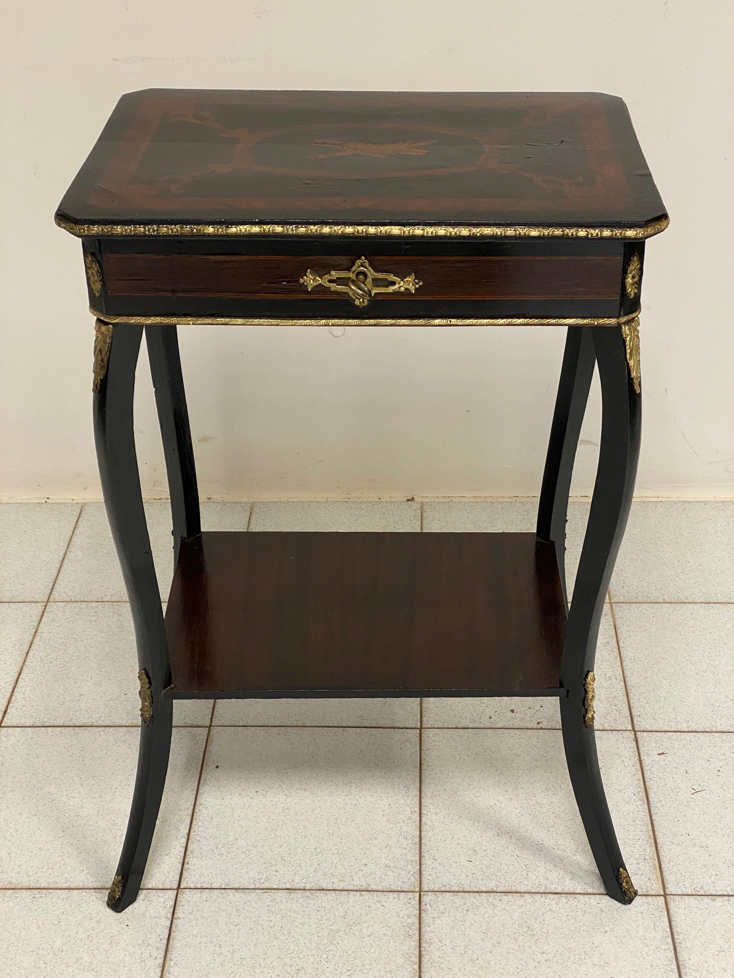 Tavolino da centro Napoleone III . Restaurato