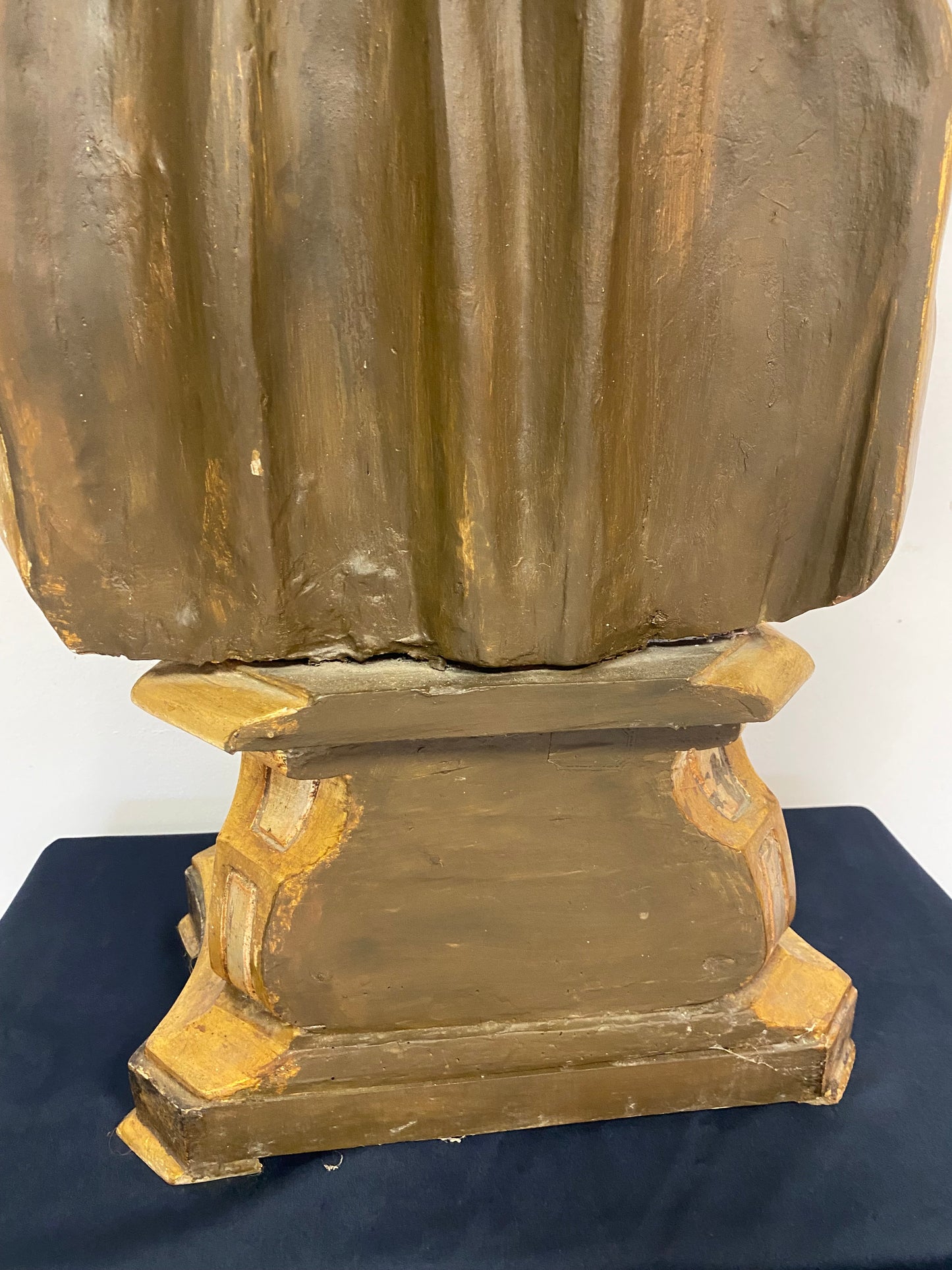 Angel candle holder lacquered gold in carved wood. Central Italy first half of the 17th century. Height 124 cm
