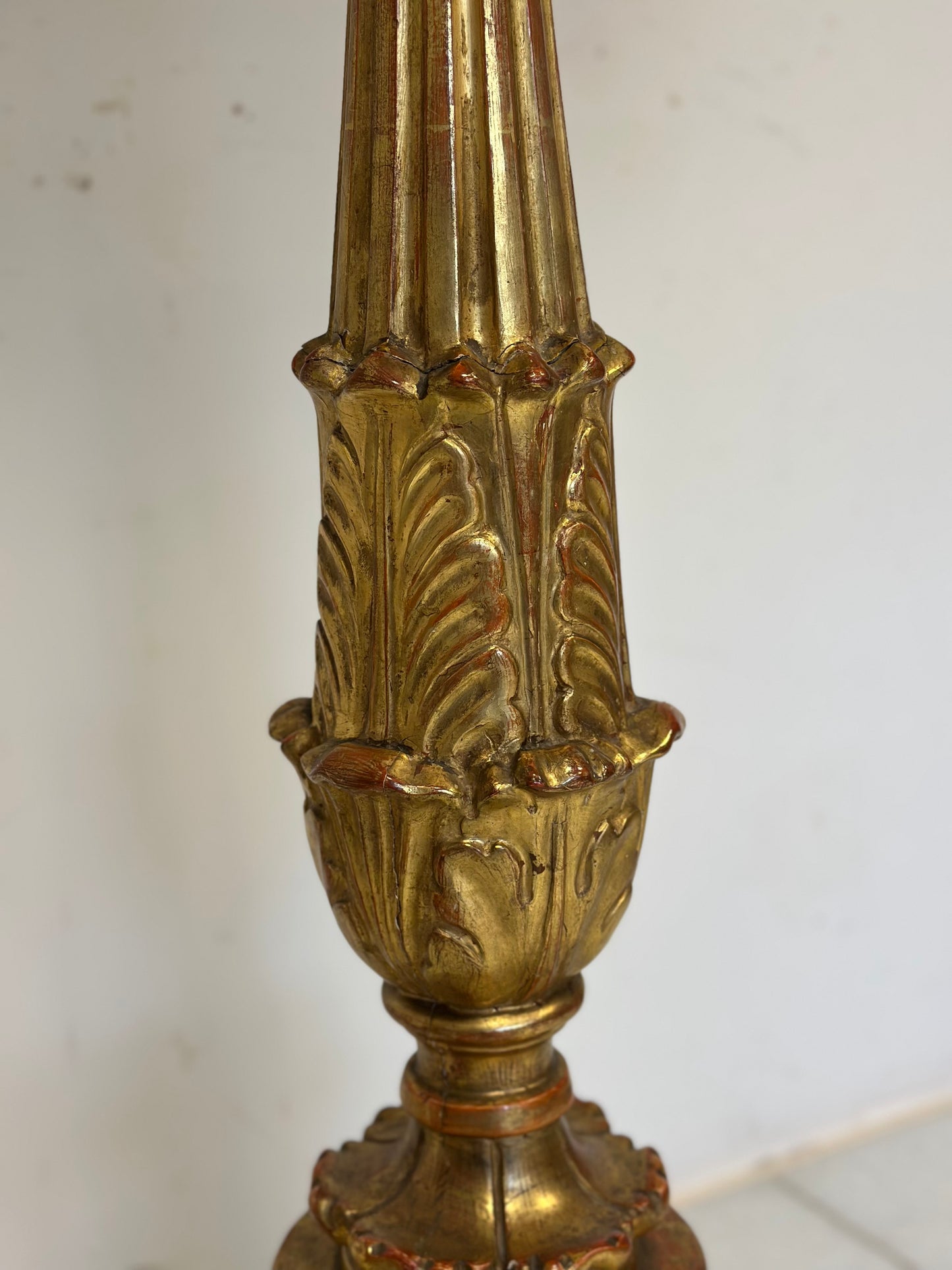 Coppia di candelieri lignei in foglia oro . Primo impero inizio 800. 170 cm
