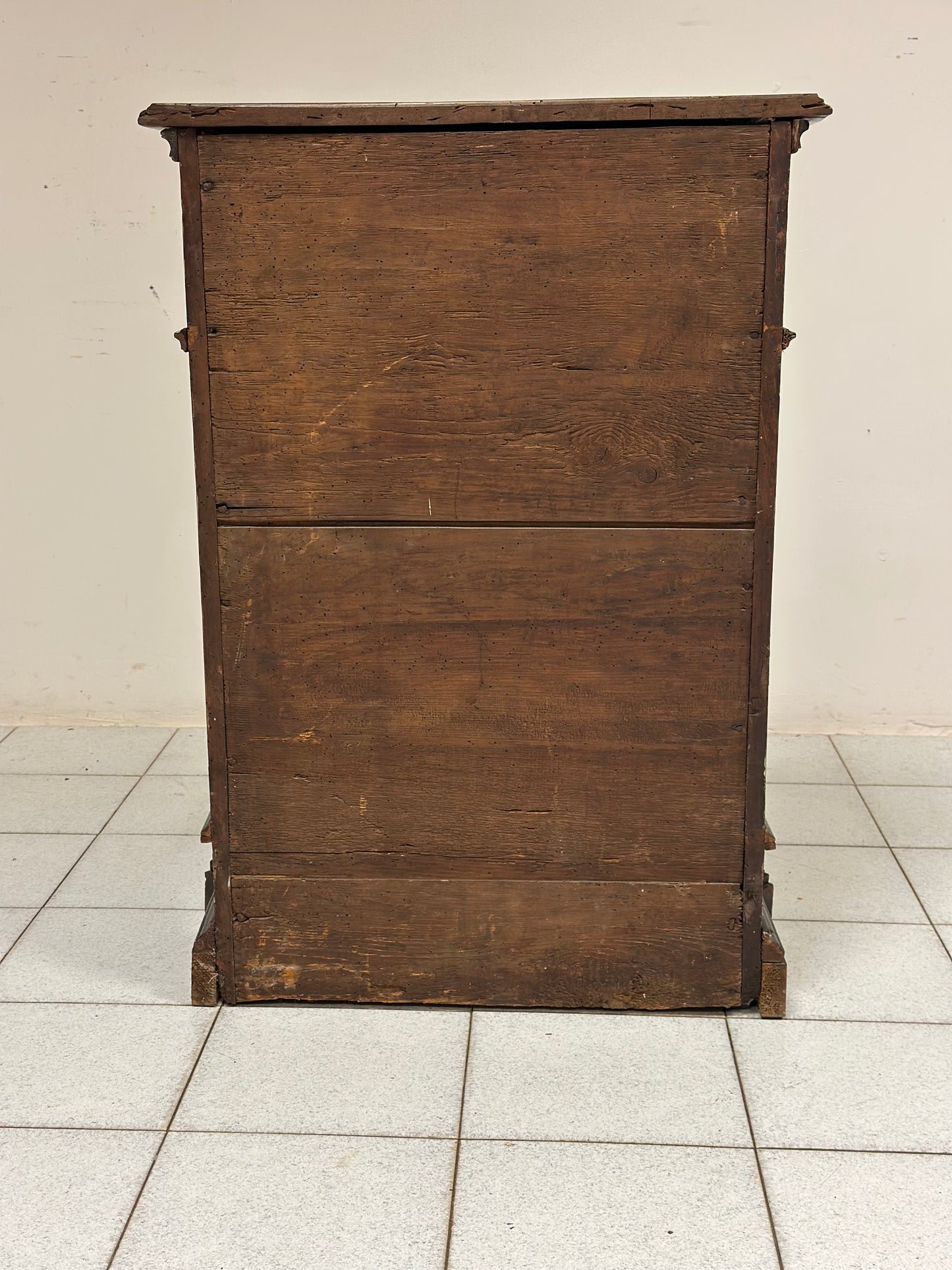 Credenzino lastronato e filettato . Lombardia 700