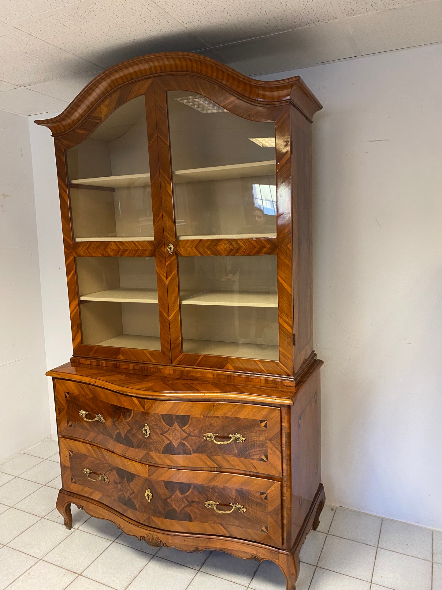 Louis XV shaped chest of drawers with riser. Emilia 700