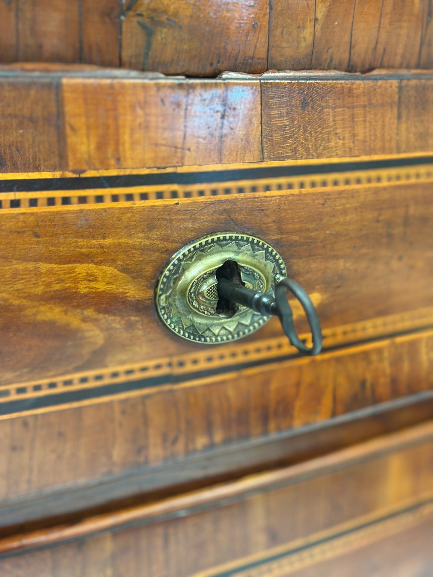 Cassettone a balestra . Verona/ Vicenza Luigi XVI. Fine 700