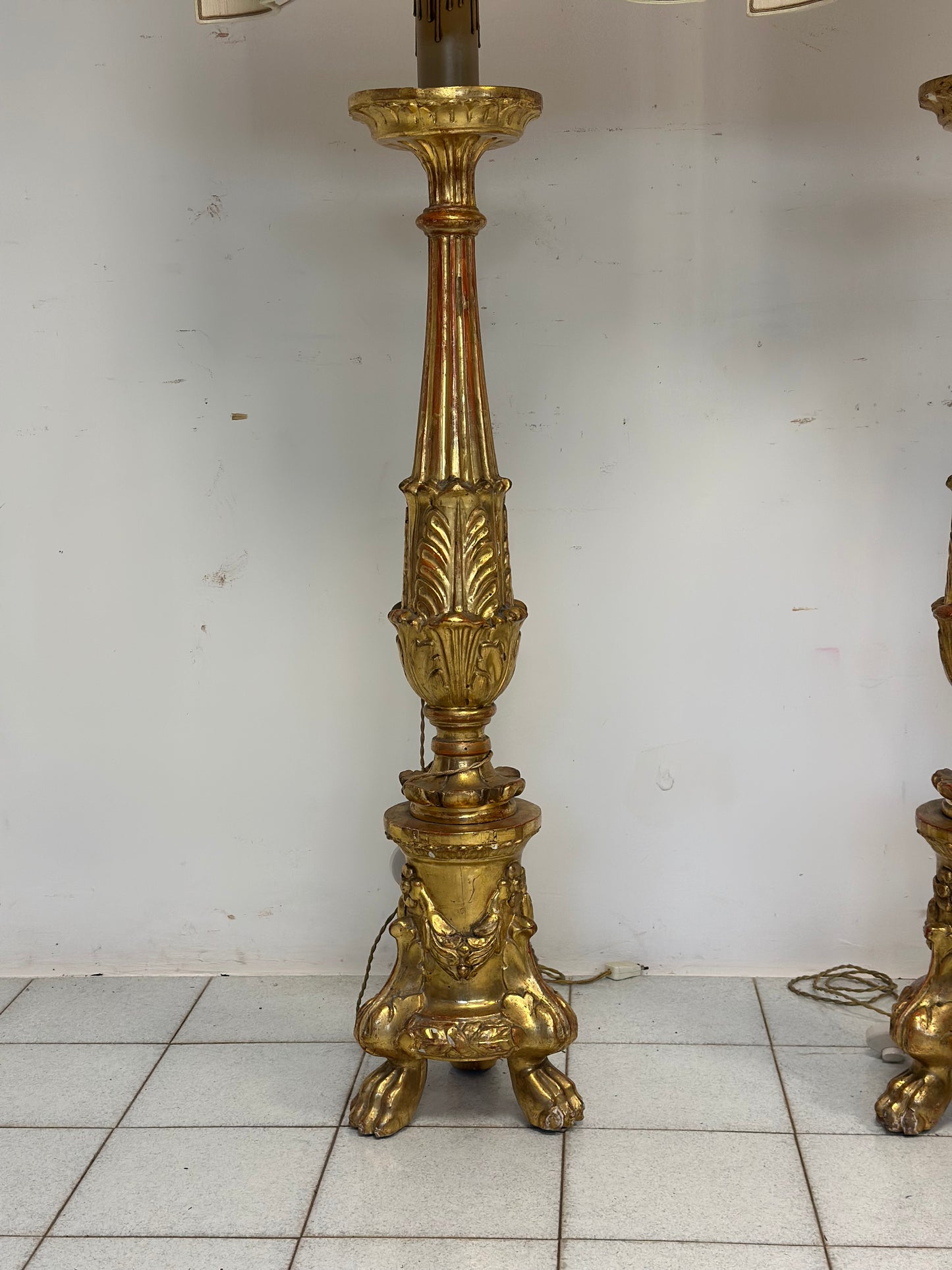 Coppia di candelieri lignei in foglia oro . Primo impero inizio 800. 170 cm