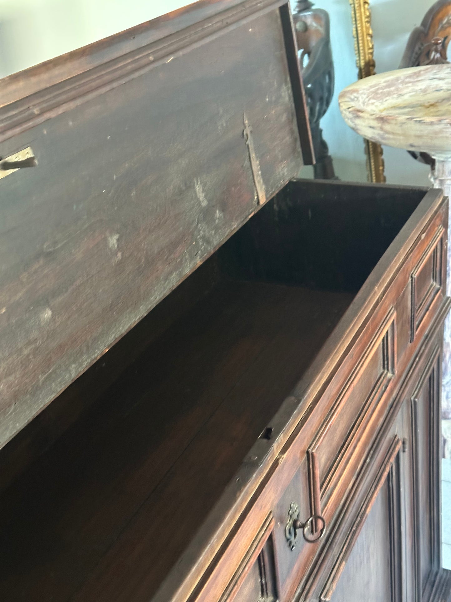 Credenza Emilia in noce fine 600