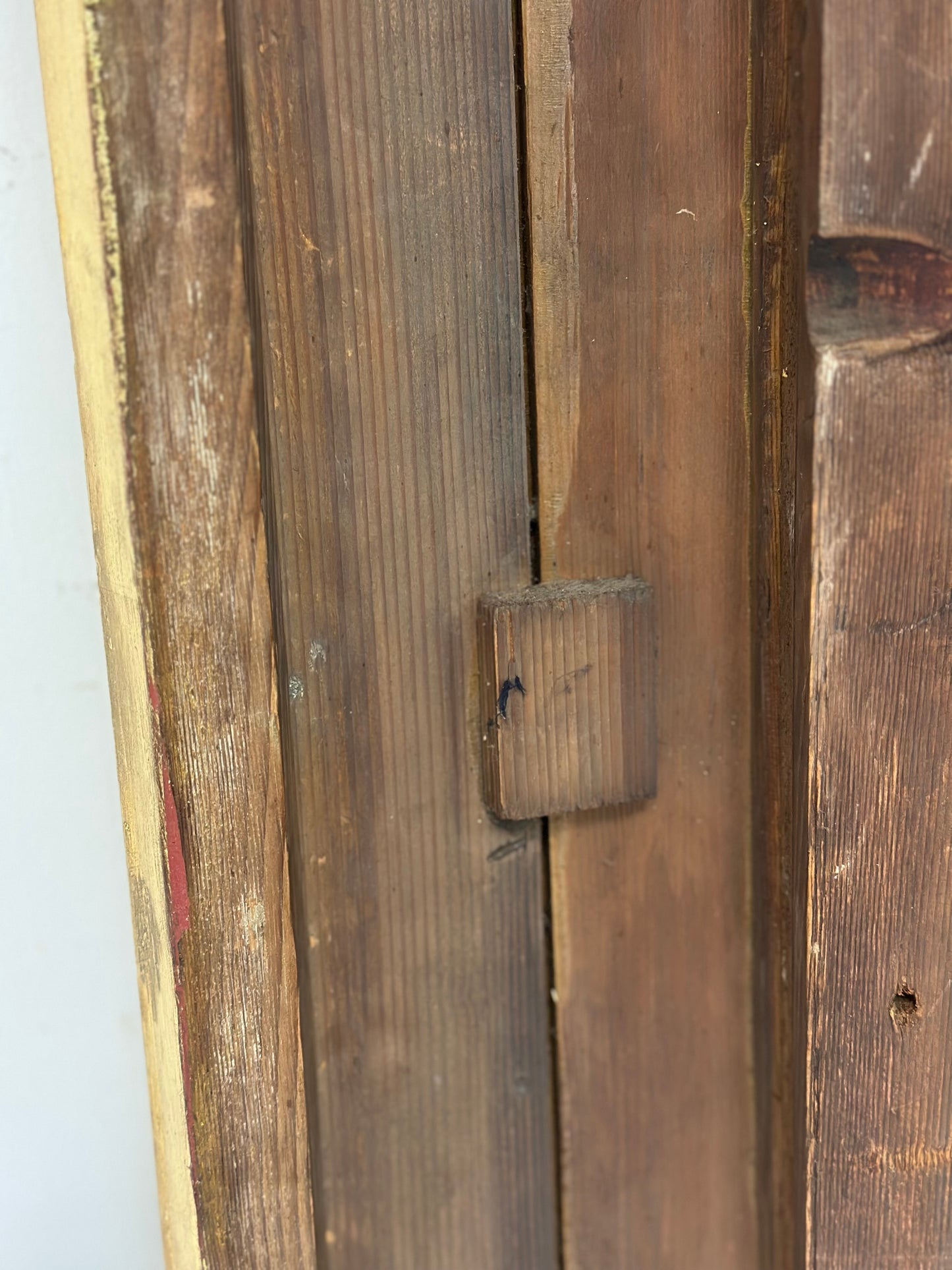 Specchiera in legno intagliato e dorato . Lombardia XIX secolo