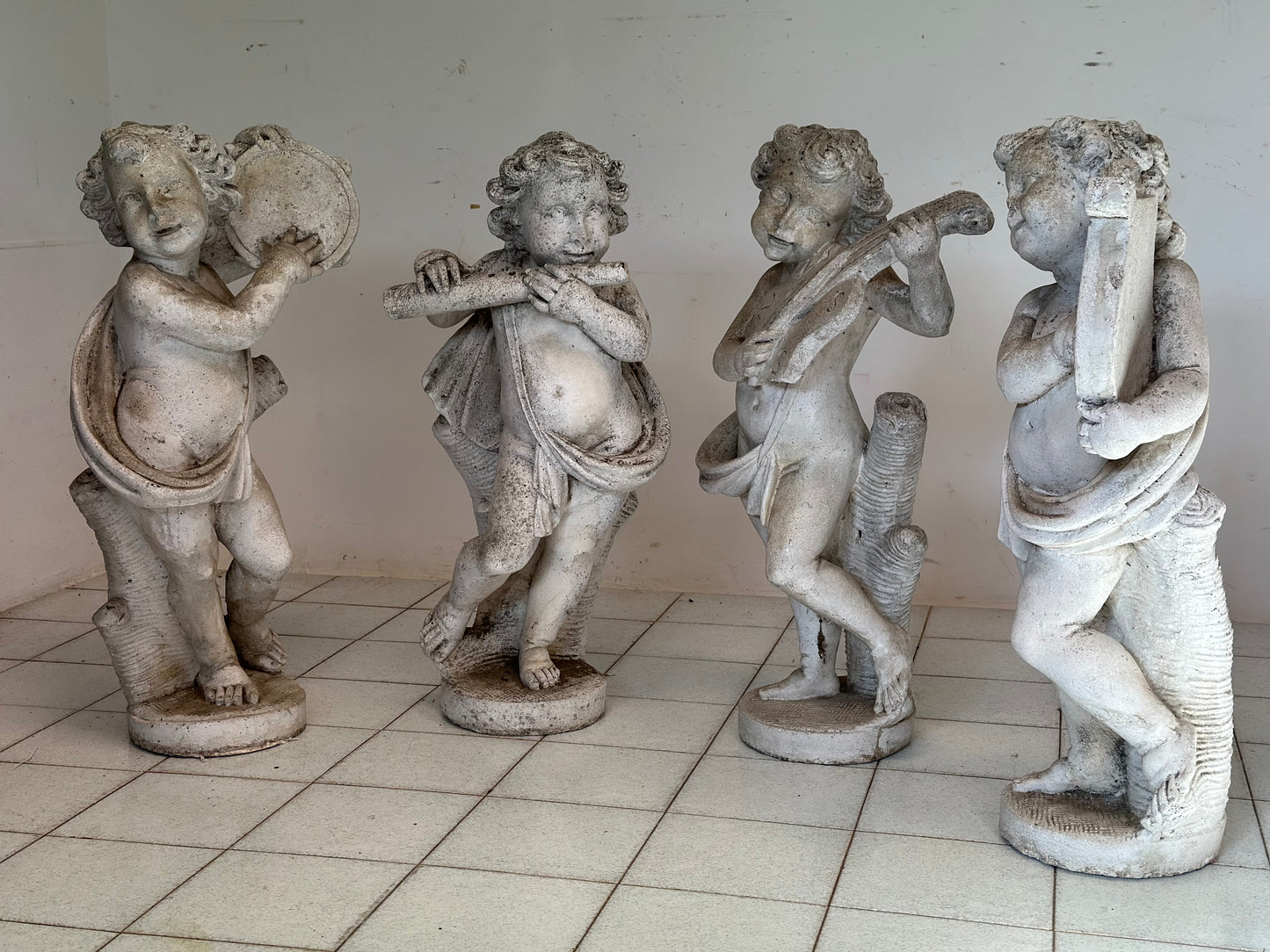 Gruppo di quattro Angeli con strumenti musicali.Inizio XX secolo