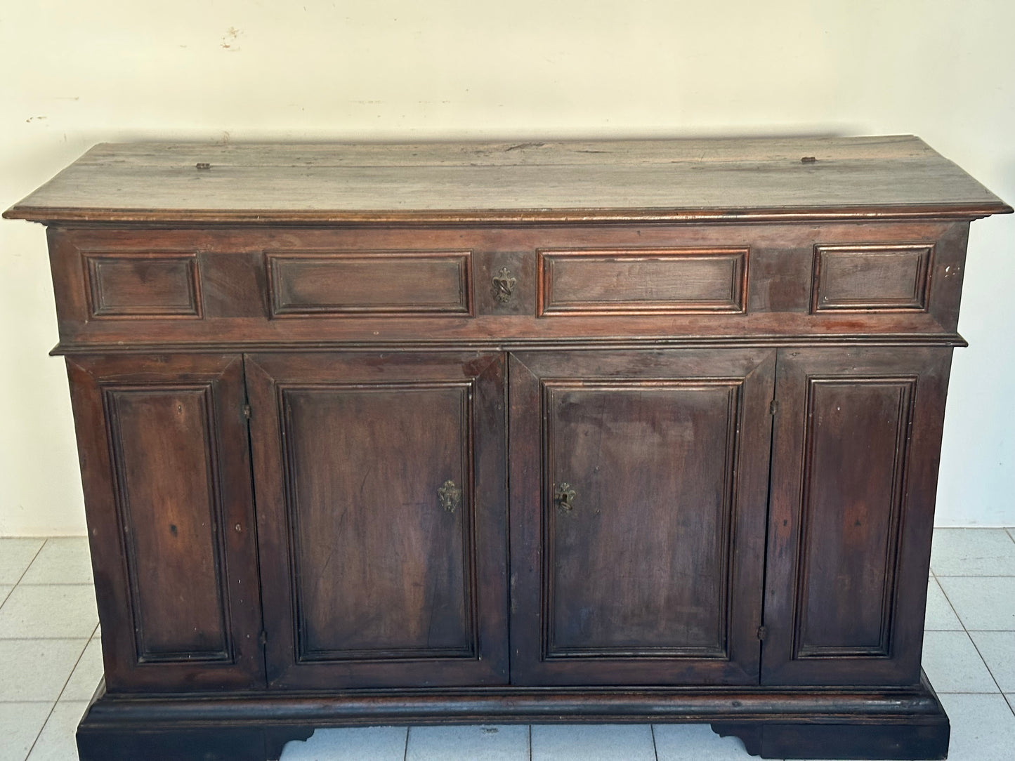 Credenza Emilia in noce fine 600