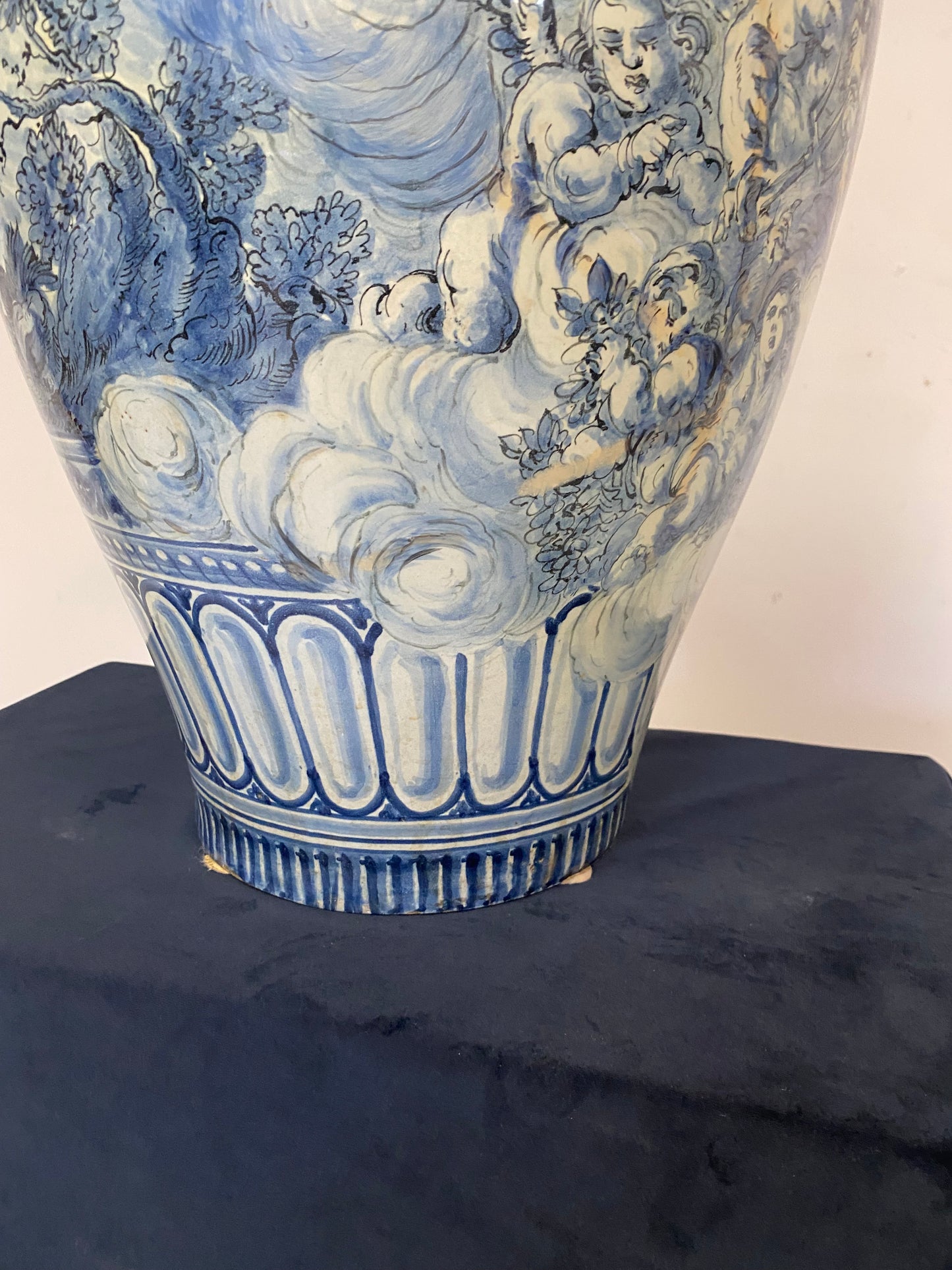 Vaso da farmacia in maiolica Albissola firmato e datato 1922 . H 64