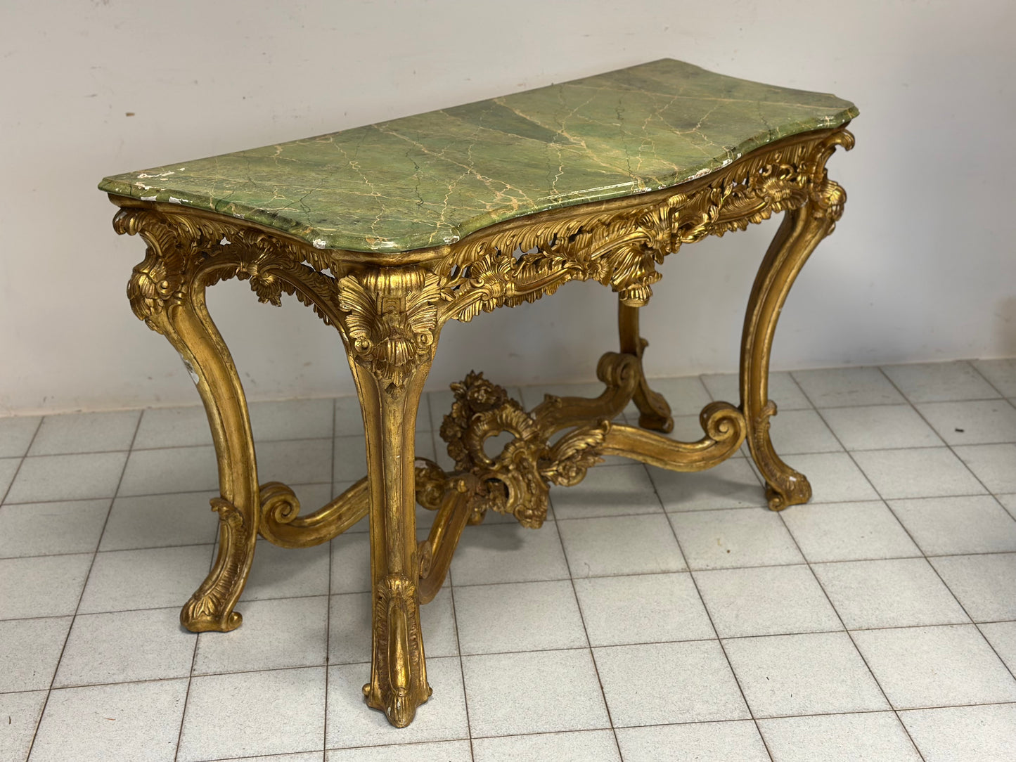 Consolle in legno intagliato e dorato .Napoli XVIII secolo