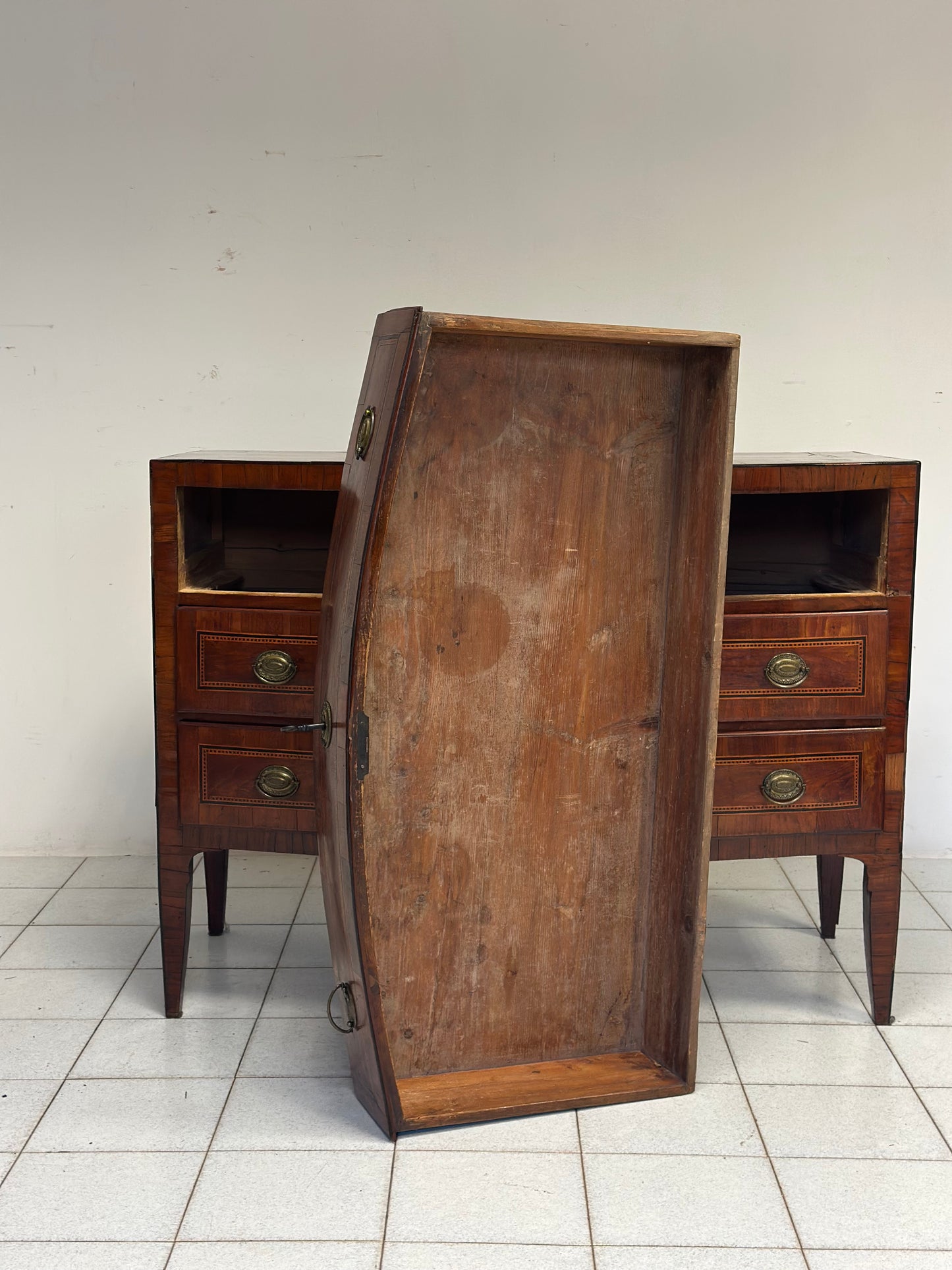 Cassettone a balestra . Verona/ Vicenza Luigi XVI. Fine 700