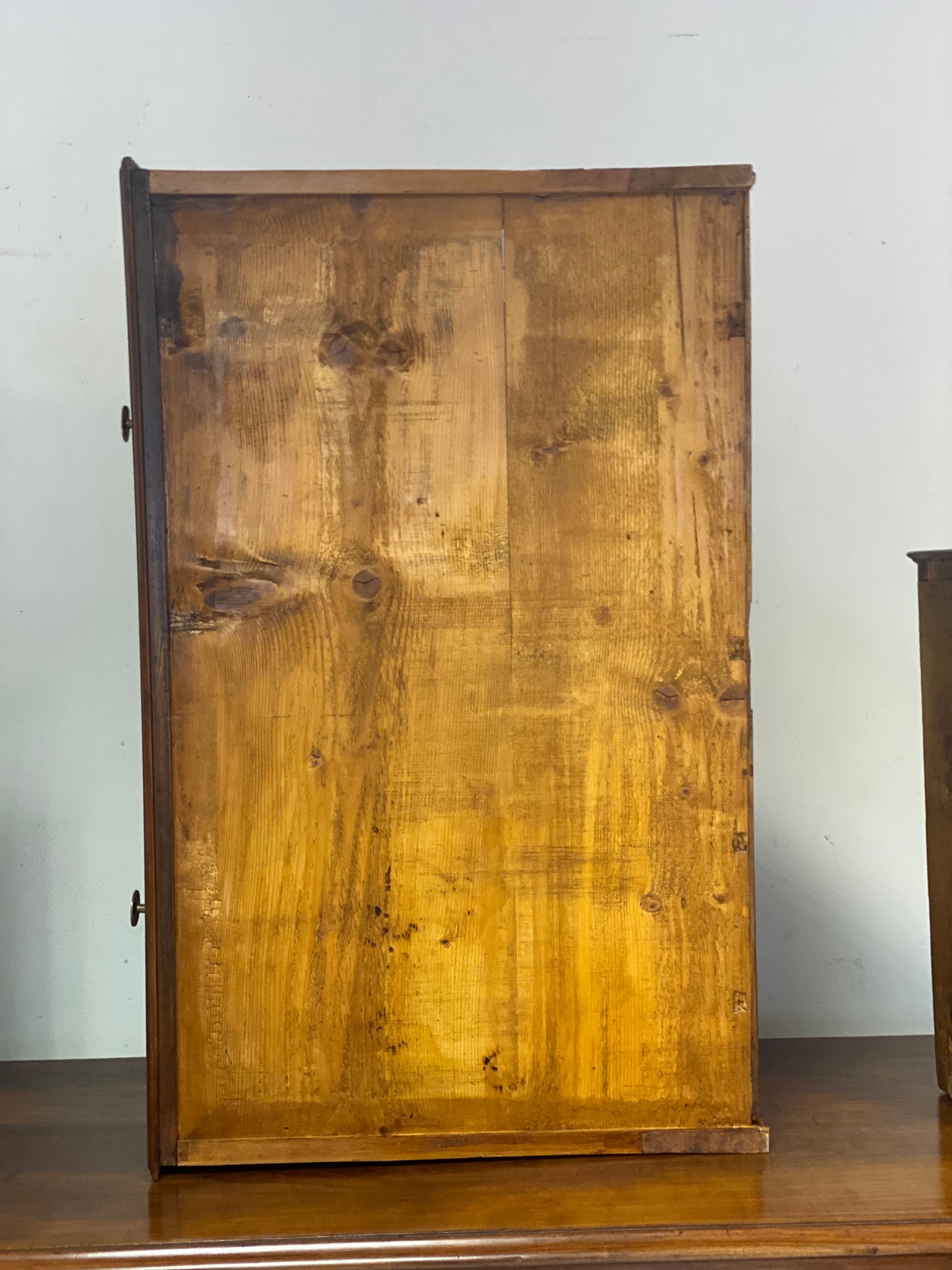 Credenza scantonata in ciliegio inizio XIX secolo .restaurata