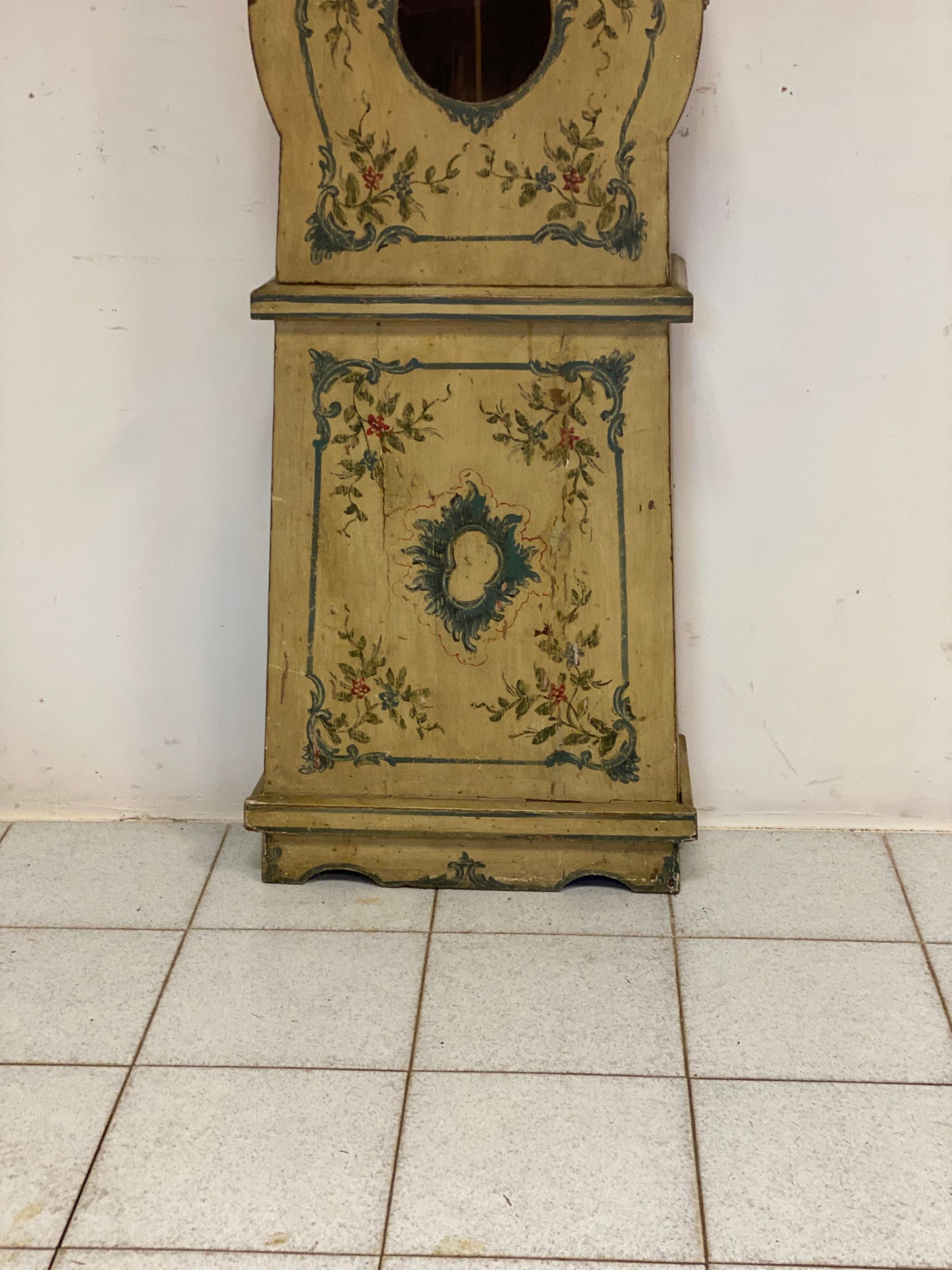 Lacquered and painted pendulum clock. 19th century