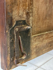 Armadio scolpito Luigi XIV . Genova prima metà 600