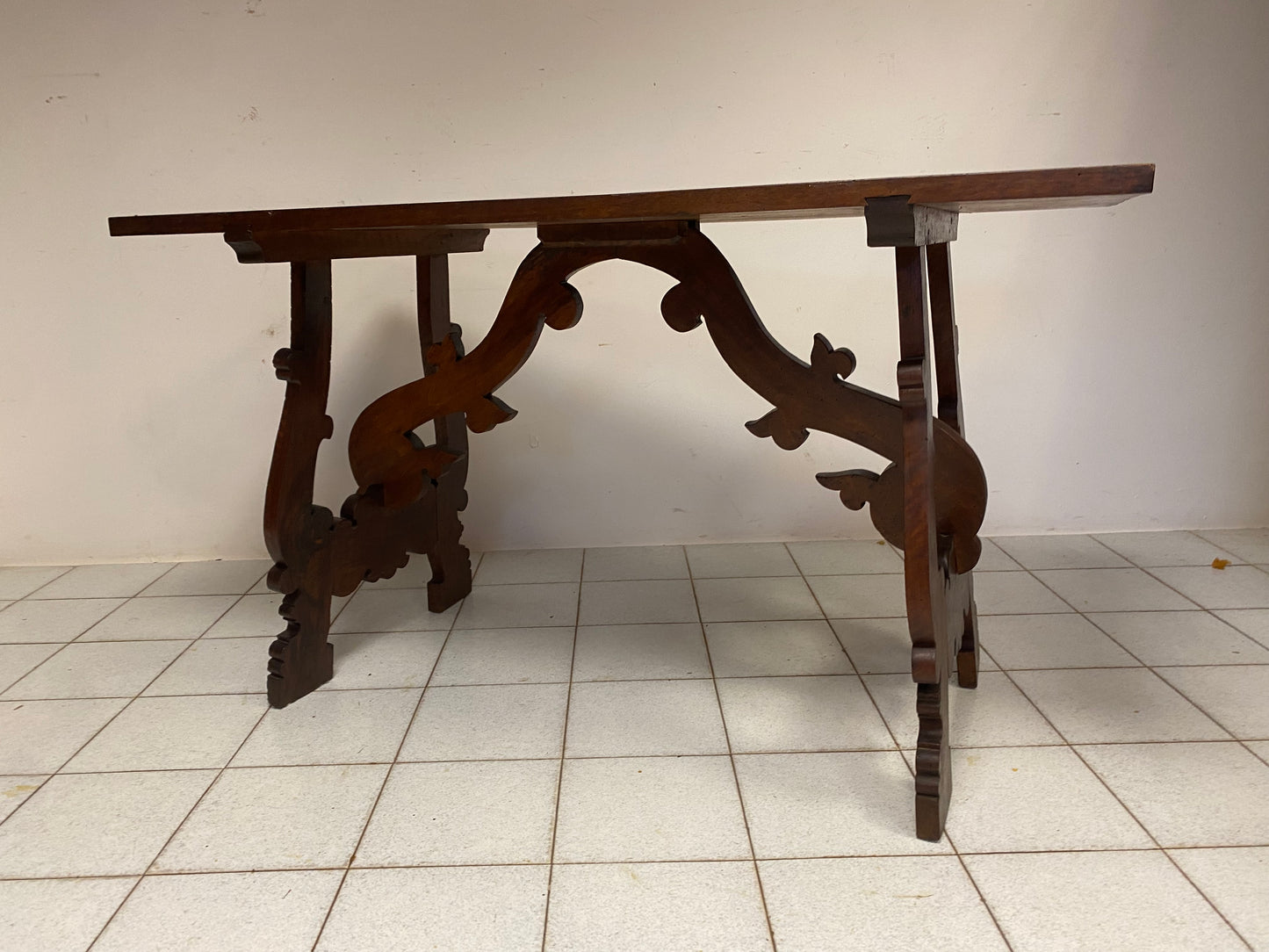 Tavolo fratino con gambe lira . Lombardia XVII secolo