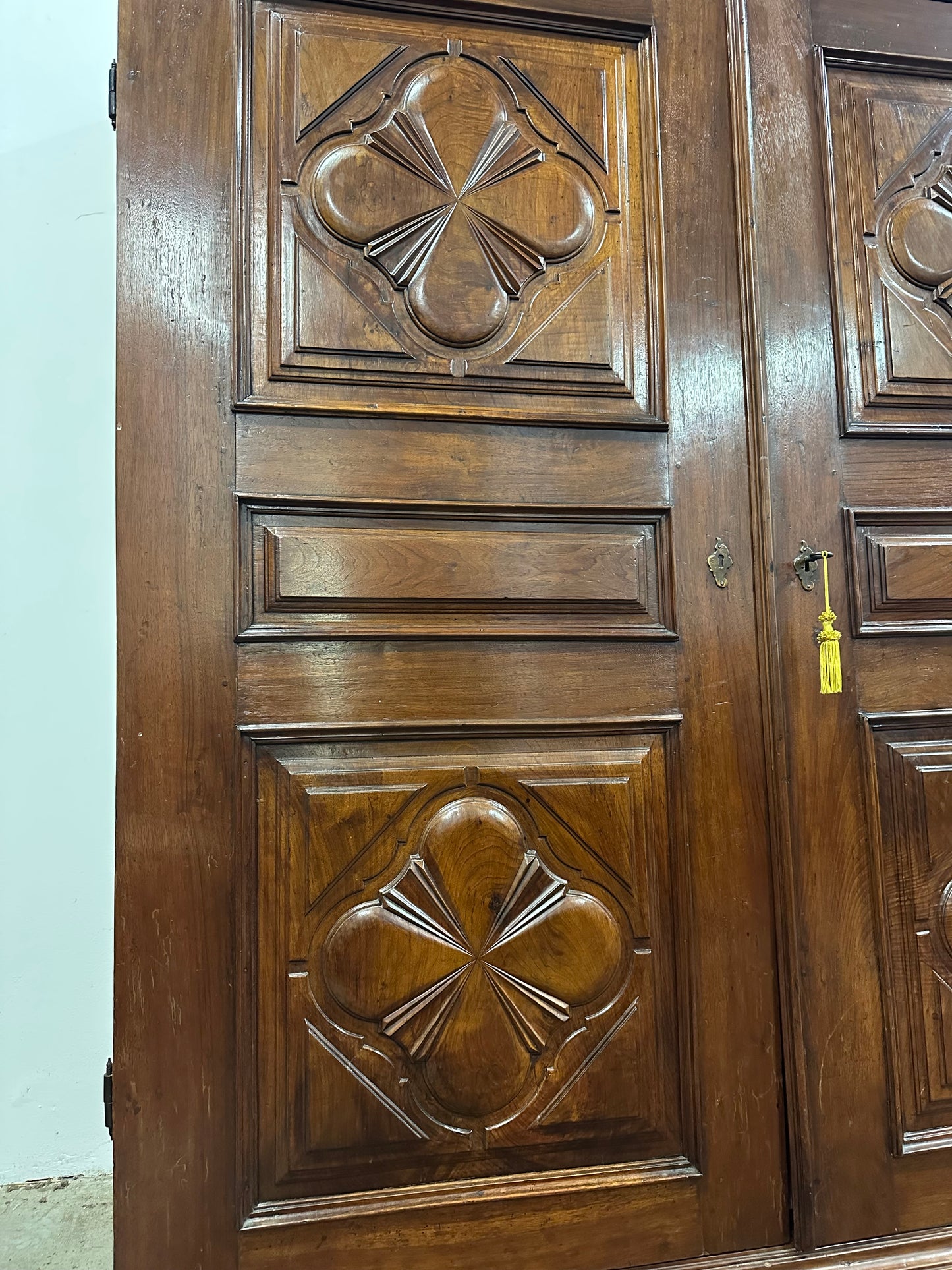 Armadio a quadrifoglio. Genova XVII secolo. Restaurato