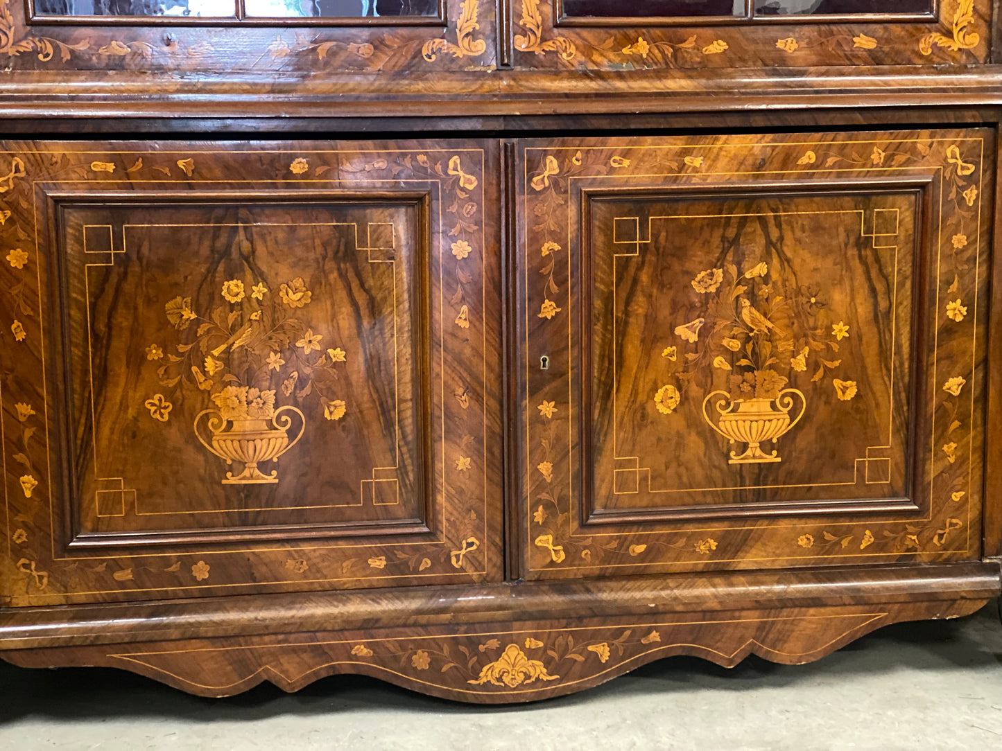 Credenza vetrina olandese .XIX secolo