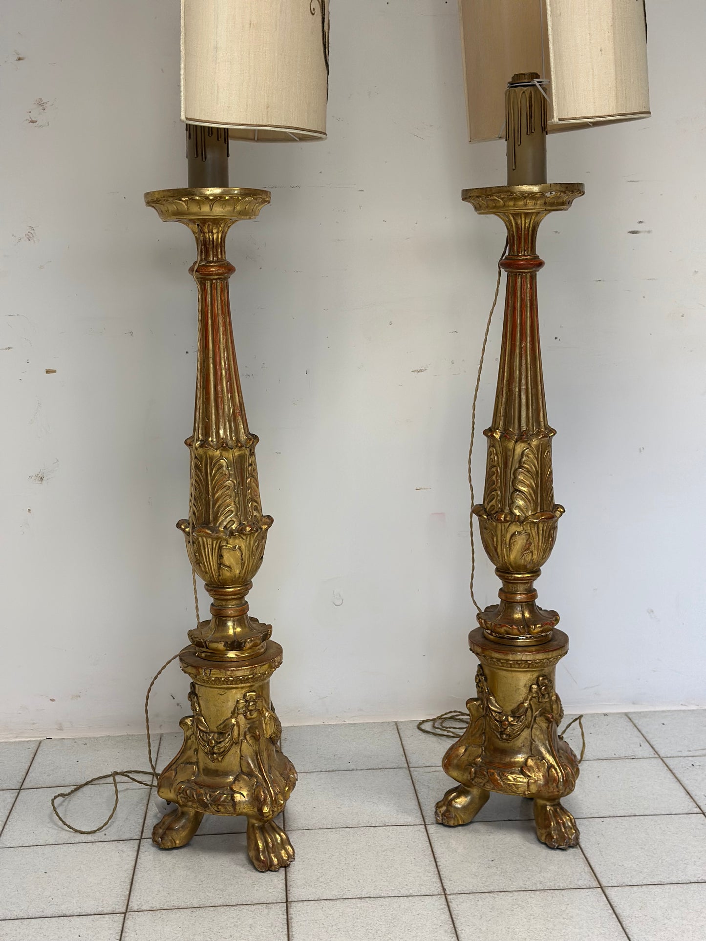 Coppia di candelieri lignei in foglia oro . Primo impero inizio 800. 170 cm