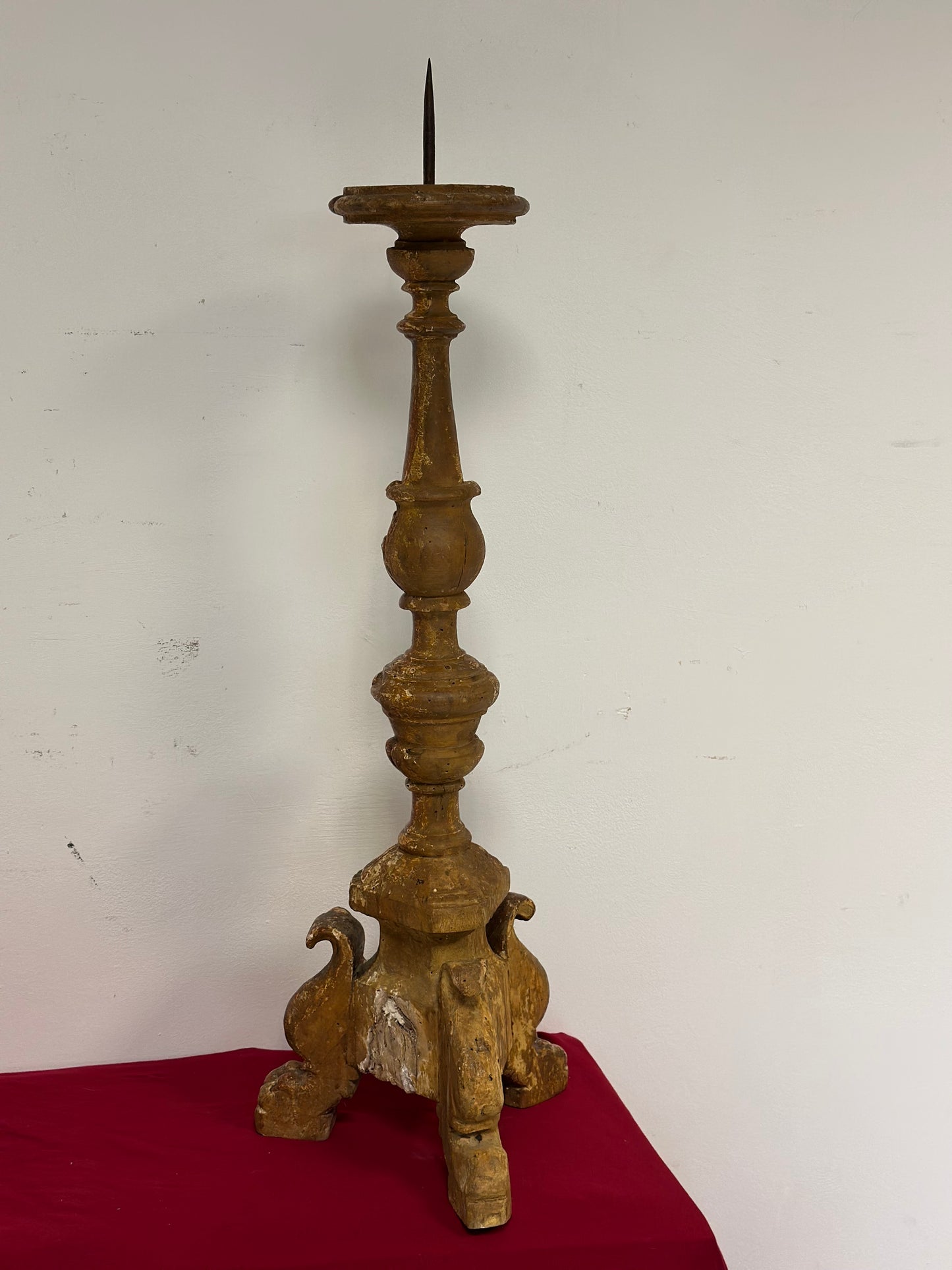 Candeliere in legno intagliato e dorato a mecca, Luigi XV