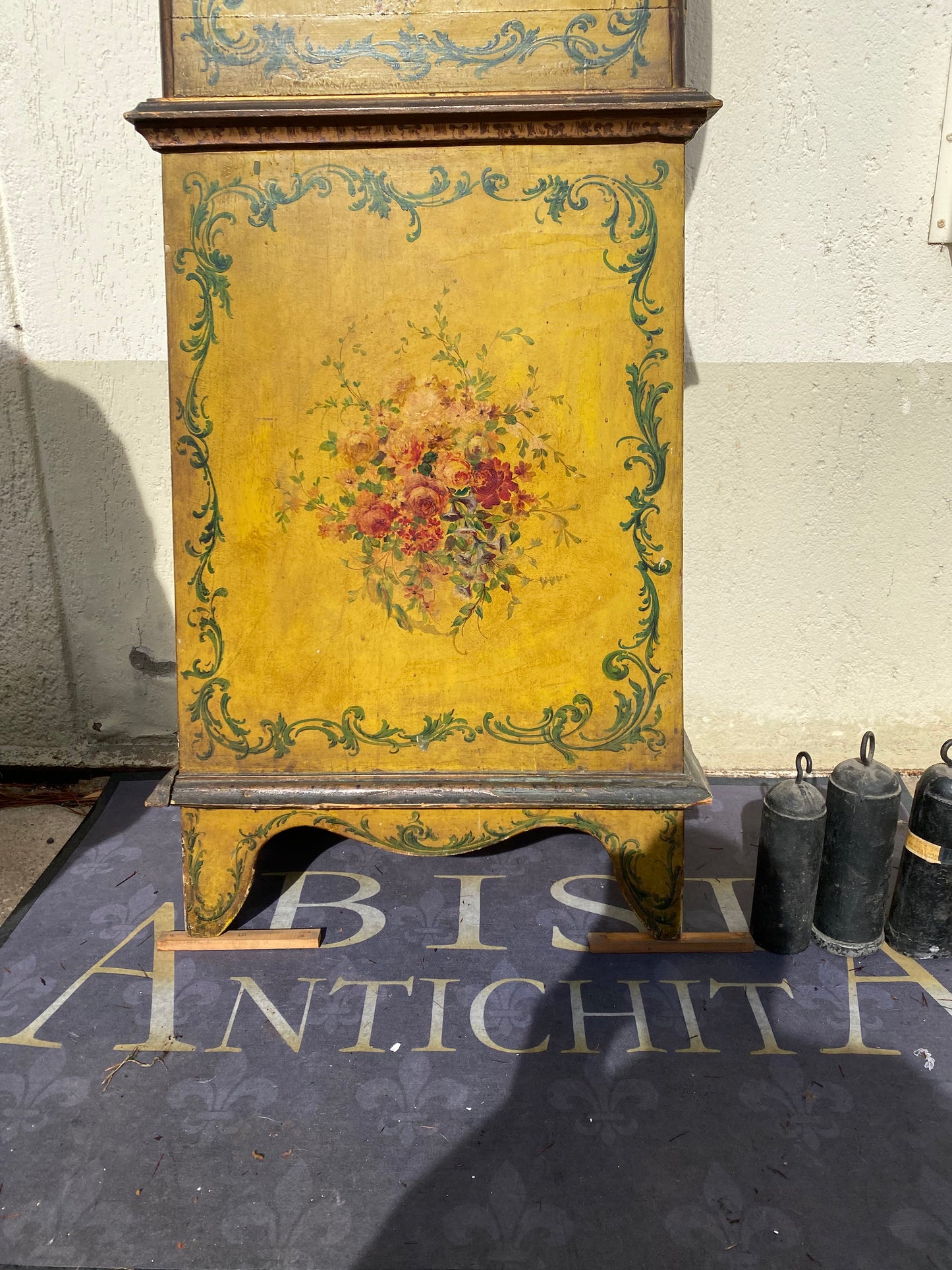 Orologio a pendolo laccato dipinto . Venezia primi 800