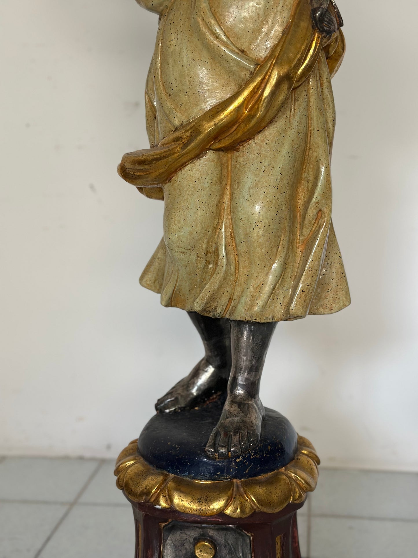 Lampada da terra. Moro di Venezia legno scolpito laccato dorato XX secolo