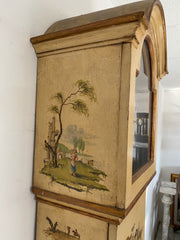 Orologio a pendolo da terra laccato e dipinto . XIX secolo