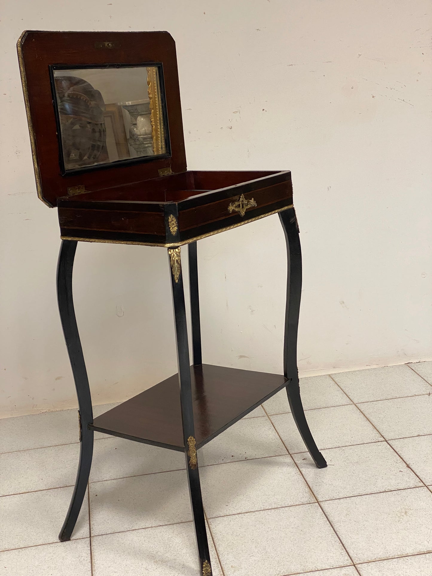 Tavolino da centro Napoleone III . Restaurato