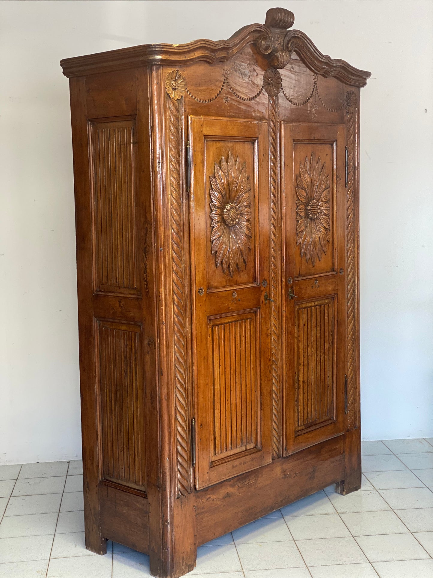 Louis XV wardrobe / cabinet. Piedmont 18th century