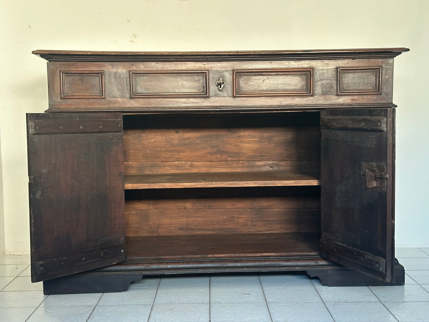 Credenza Emilia in noce fine 600