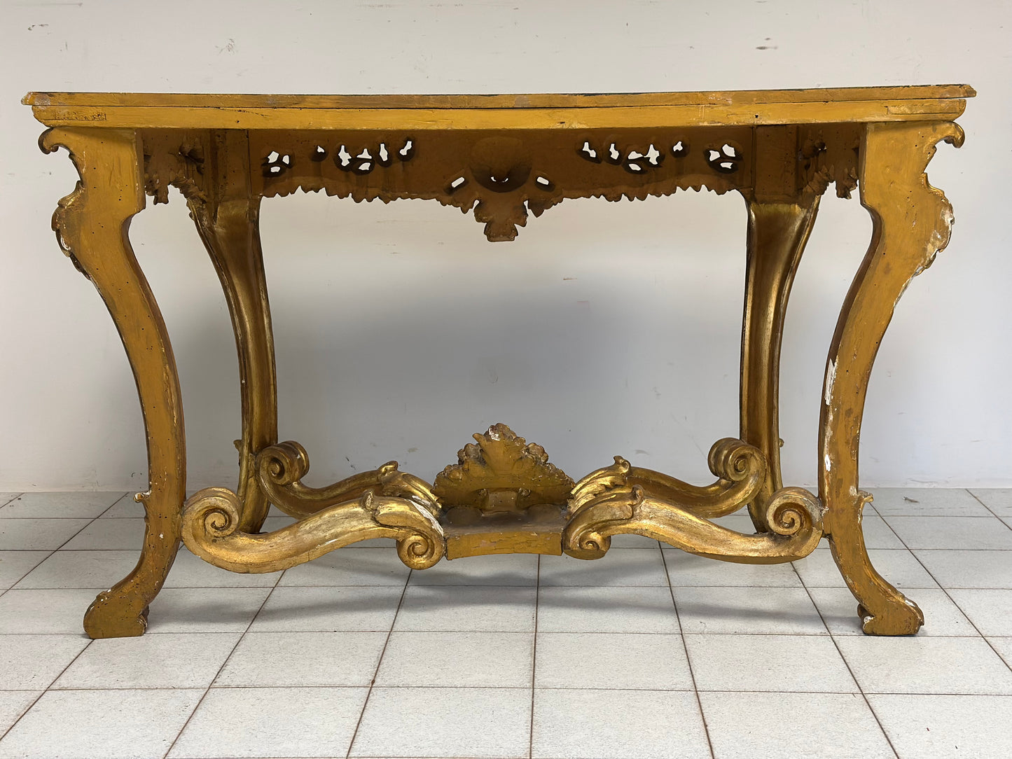 Consolle in legno intagliato e dorato .Napoli XVIII secolo